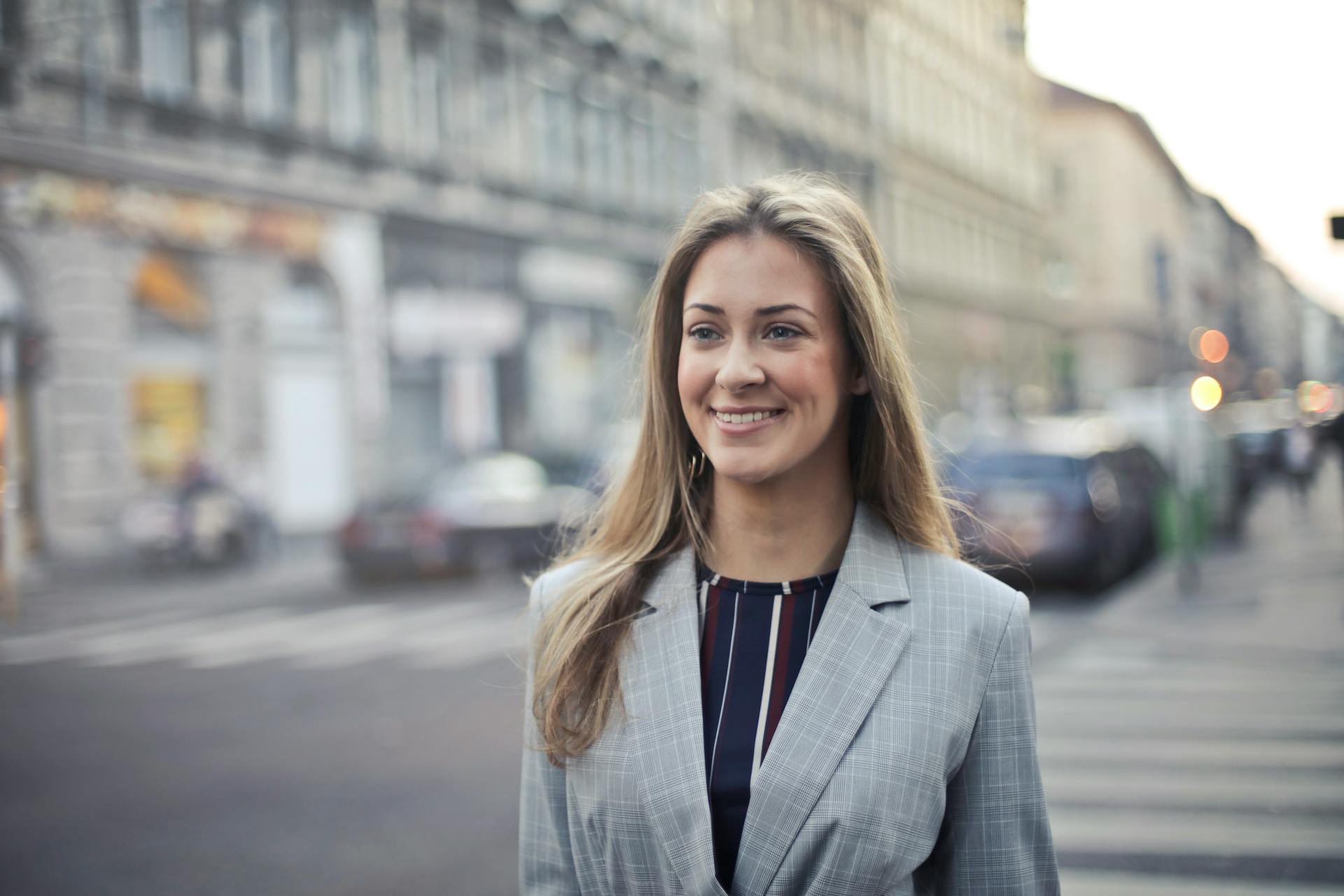 Une femme souriante | Source : Pexels
