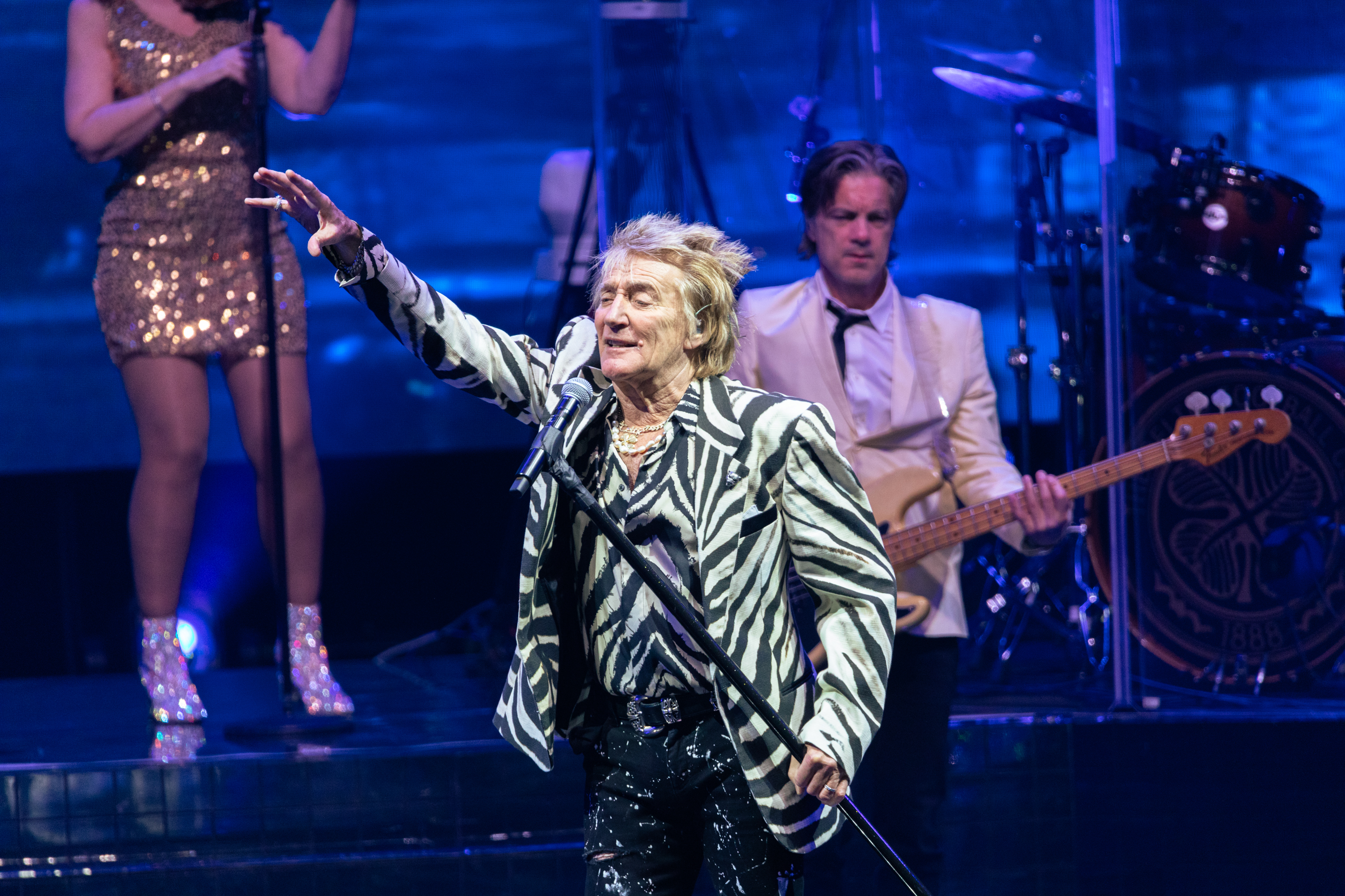 Rod Stewart se produisant lors du concert "Christmas By Starlite" 2023, le 14 décembre à Madrid, en Espagne. | Source : Getty Images