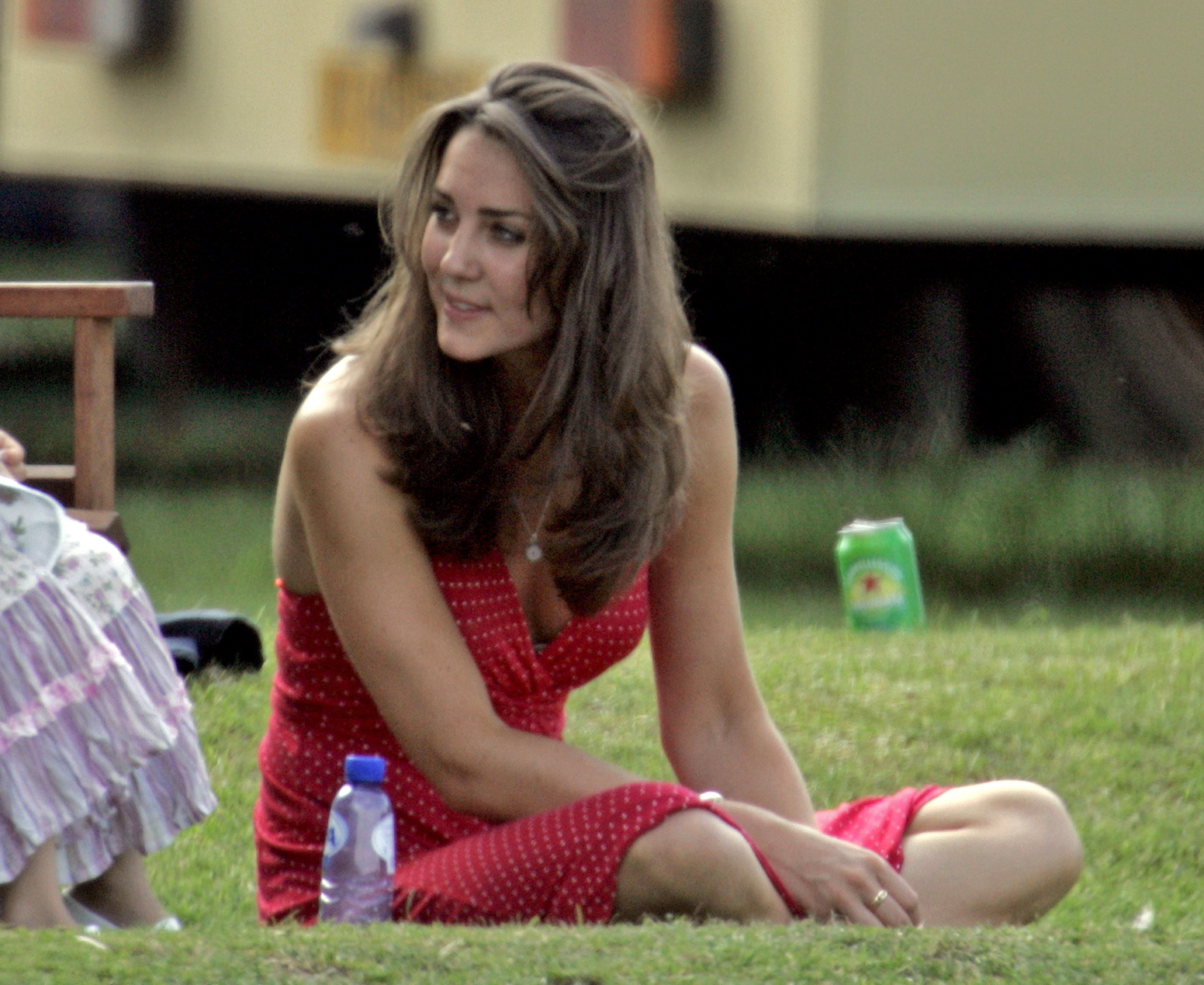 Kate Middleton pendant le match de polo de charité de la Chakravarty Cup, le 17 juin 2006, à Richmond, en Angleterre. | Source : Getty Images