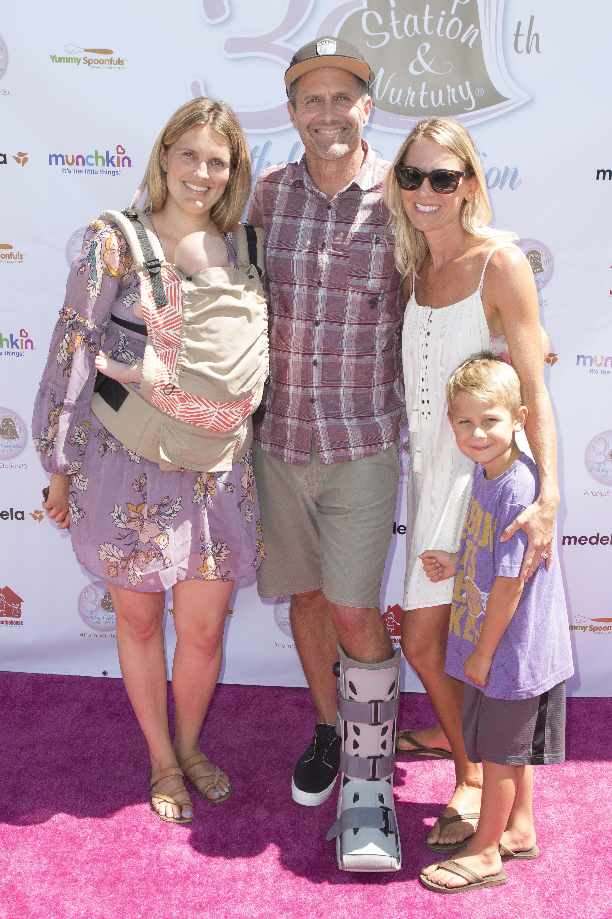 L'acteur avec sa femme Erin Bolte et la responsable de la sensibilisation Healthy Child Healthy World Meredith McMahon assistent à la célébration du 30e anniversaire de Pump Station and Nurtury le 14 août 2016 | Source : Getty Images