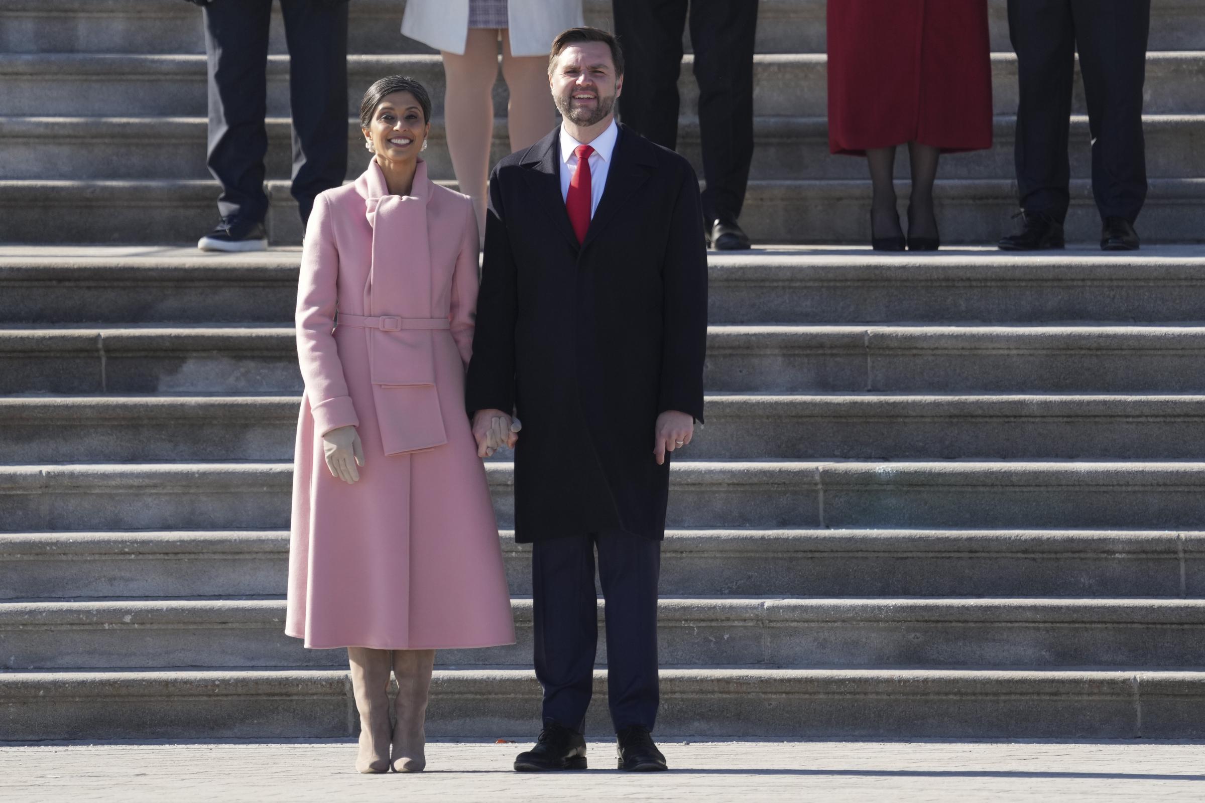 La seconde dame Usha Vance aux côtés du vice-président JD Vance lors de l'investiture de Donald Trump. | Source : Getty Images