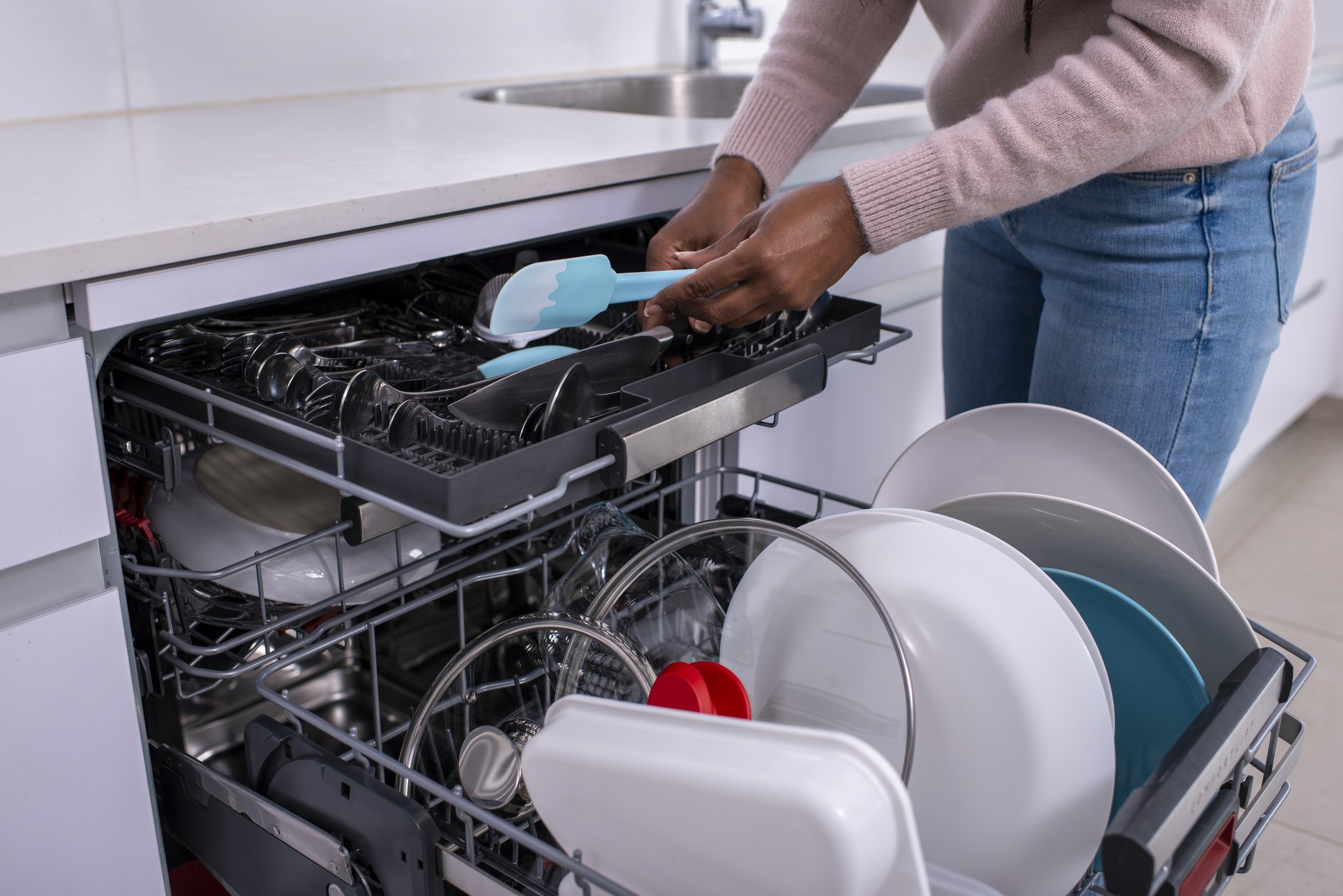 Un lave-vaisselle rempli d'assiette | photo : Getty Images