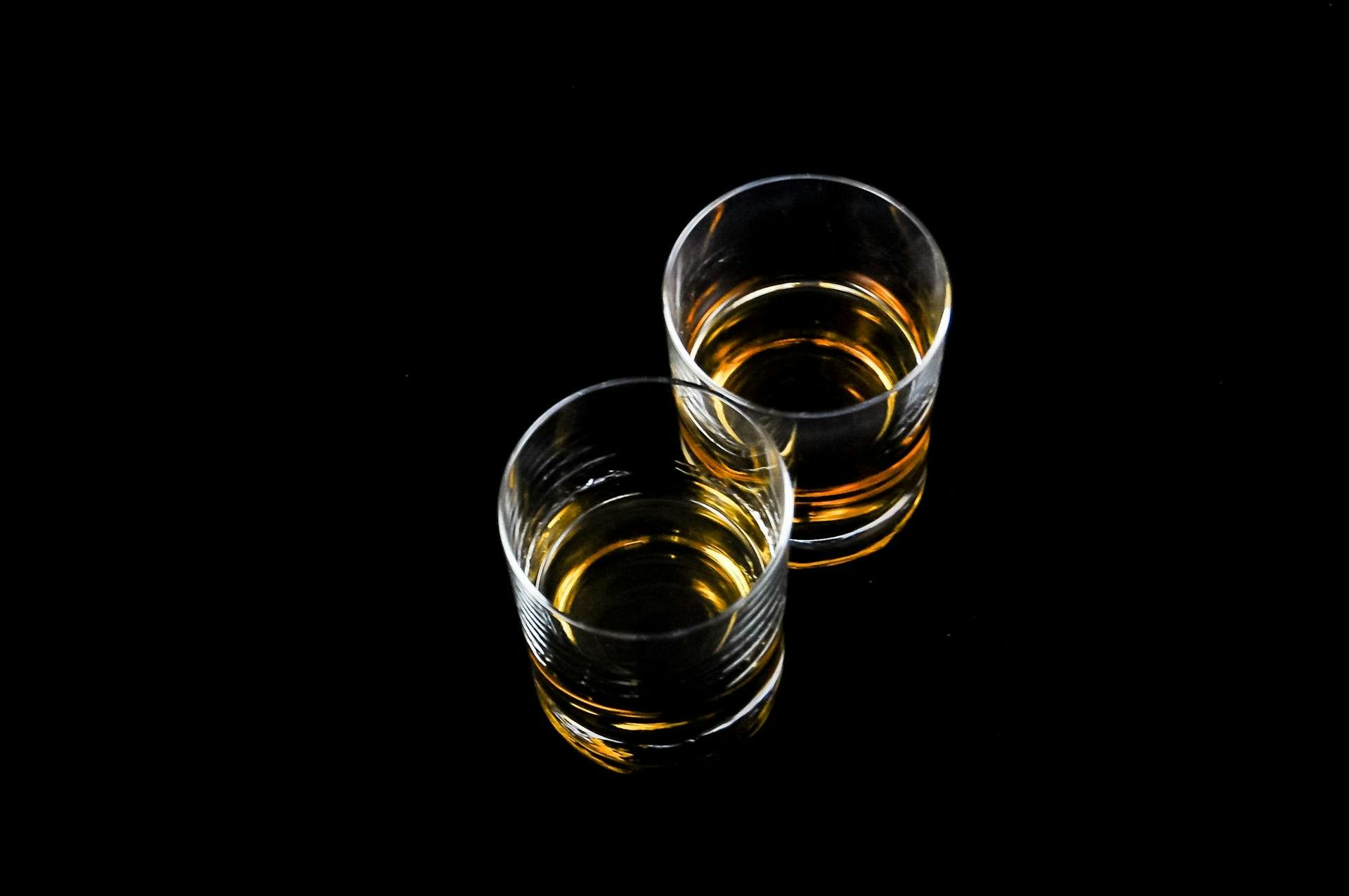 Deux verres d'alcool | Source : Pexels