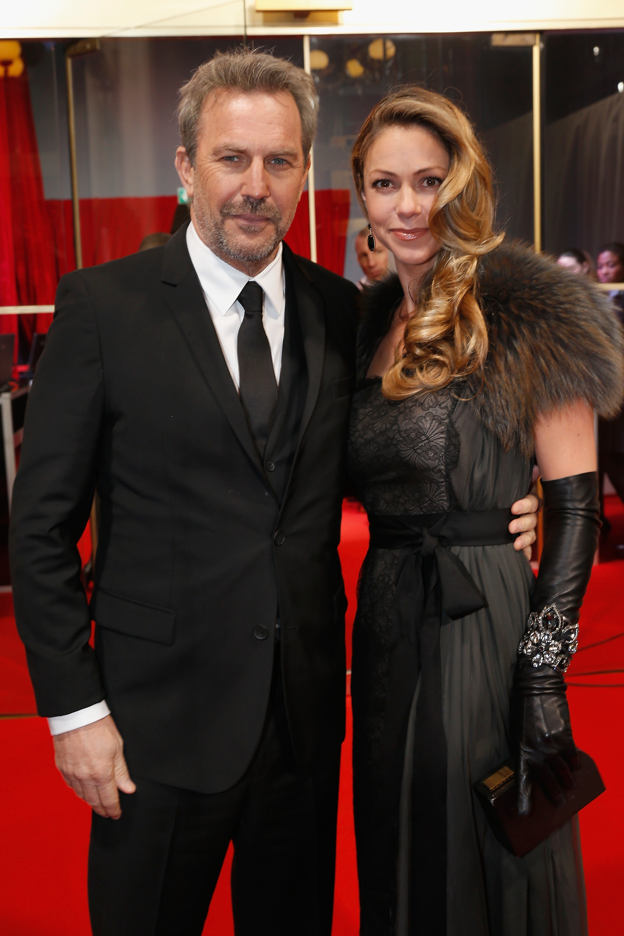 Kevin Costner et sa femme Christine aux César du cinéma le 22 février 2013, à Paris, France | Source : Getty Images