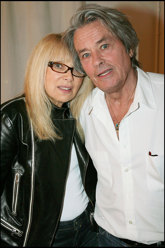 Les acteurs français Alain Delon et Mireille Darc | Source : Getty Images