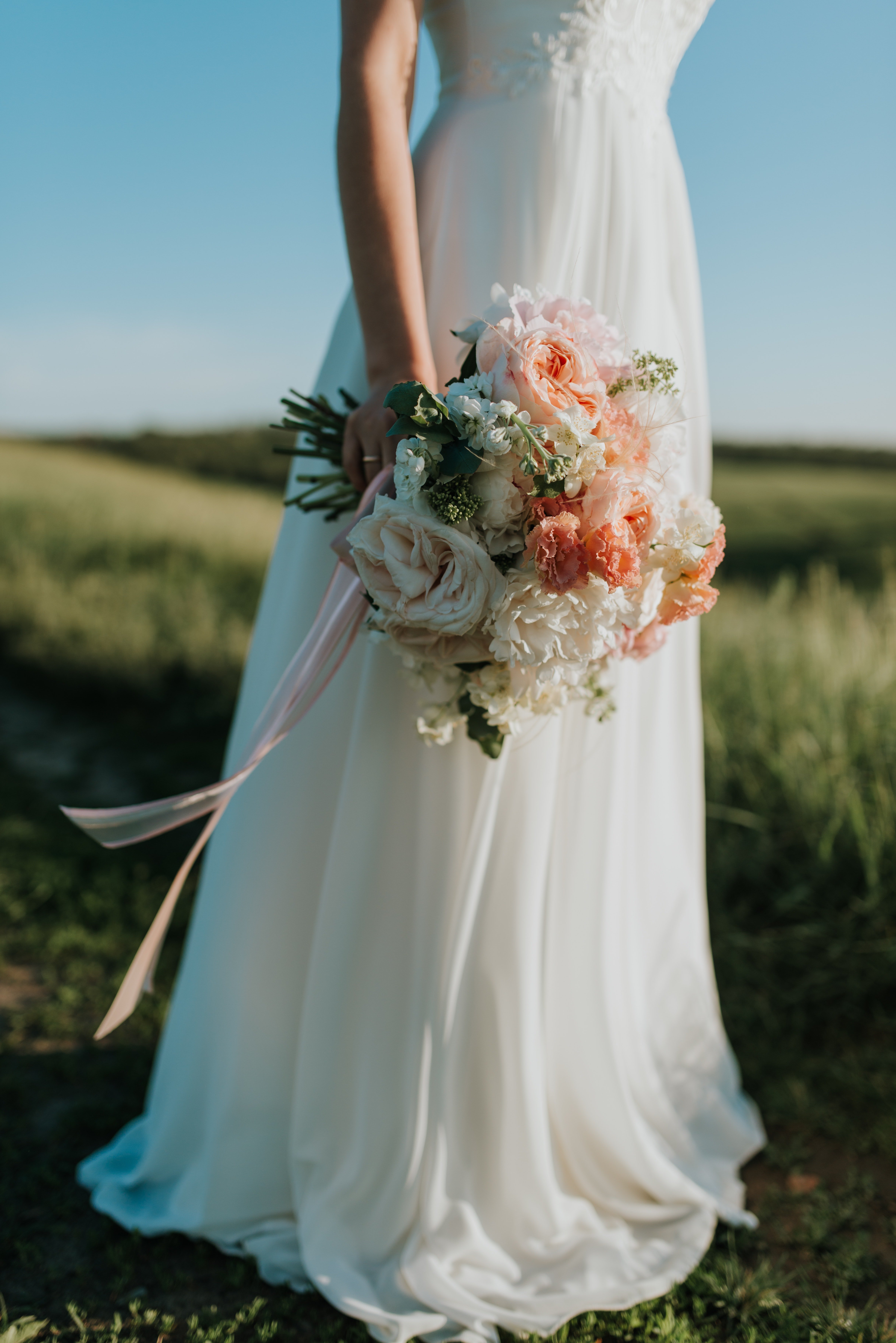 Une robe de mariée à mancherons. | Photo : Pexels