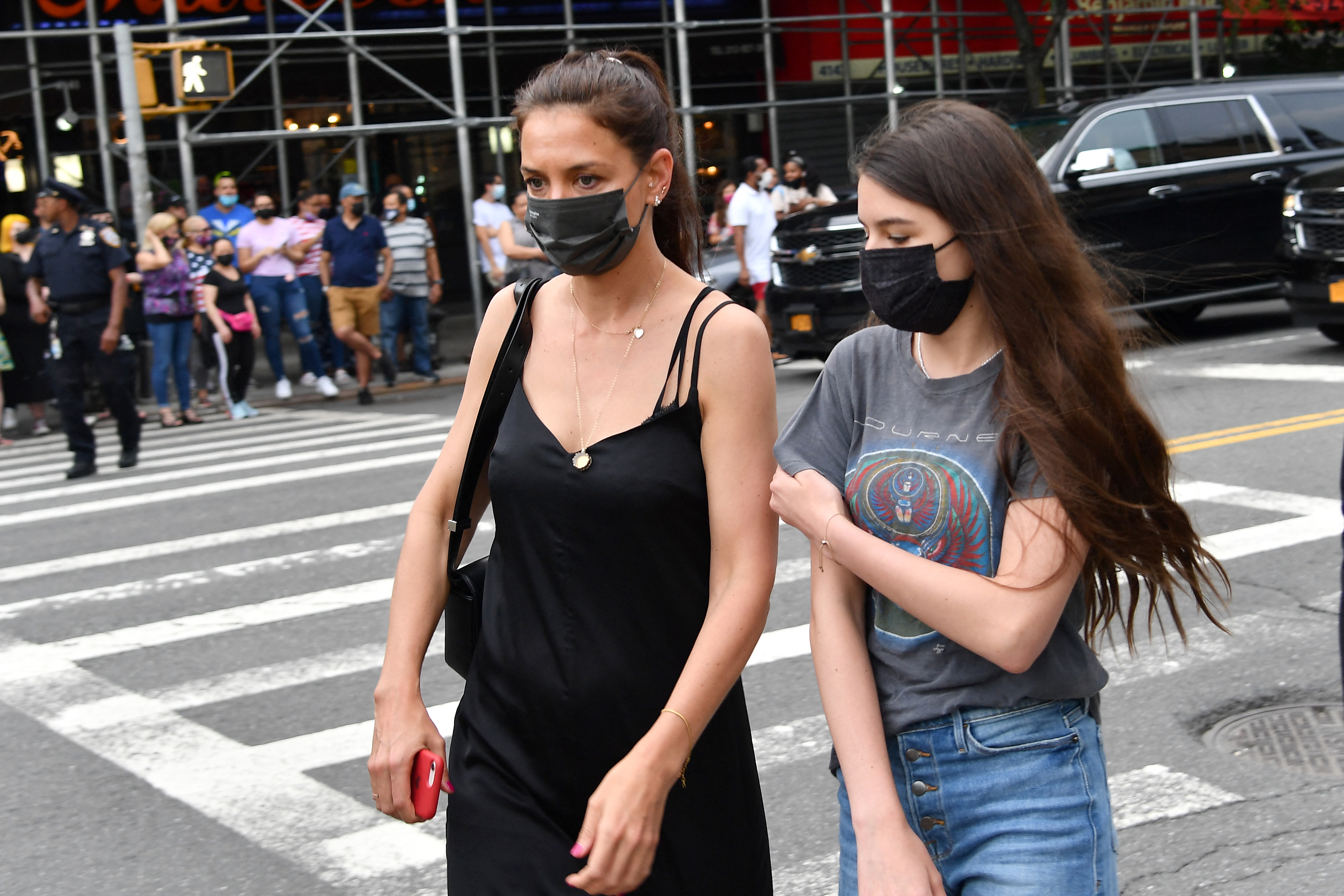 Katie Holmes et sa fille Suri Cruise le 9 juin 2021 à New York. | Source : Getty Images