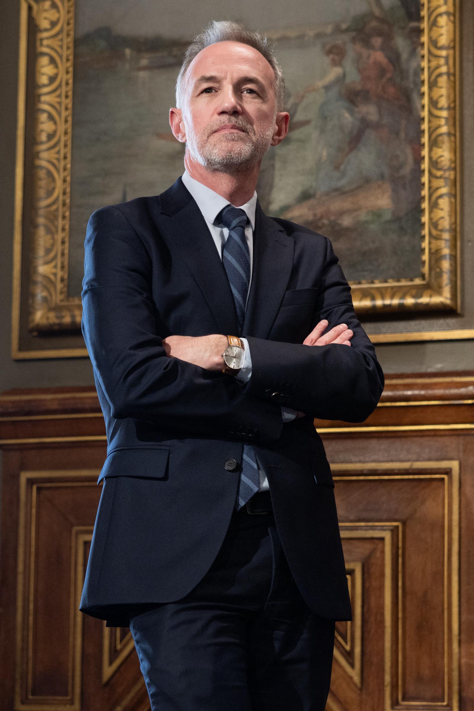 Le nouveau maire de Paris, Emmanuel Grégoire, assiste à la cérémonie d’adieu et de remerciement organisée en l’honneur de la maire sortante Anne Hidalgo à l’Hôtel de Ville de Paris, le 25 mars 2026 I Source : Getty Images