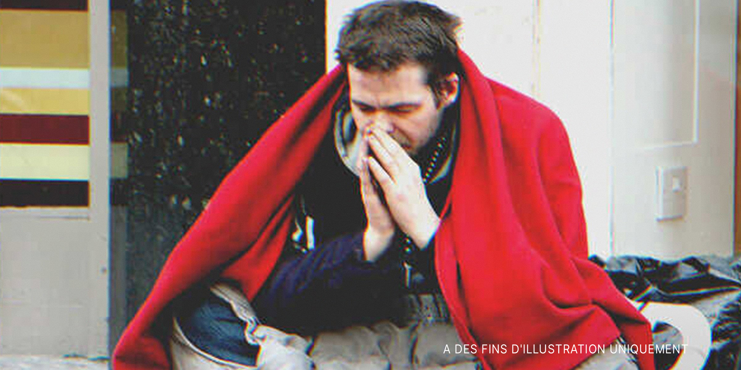 Homme triste dans la rue | Source : Flickr/garryknight (CC BY 2.0)