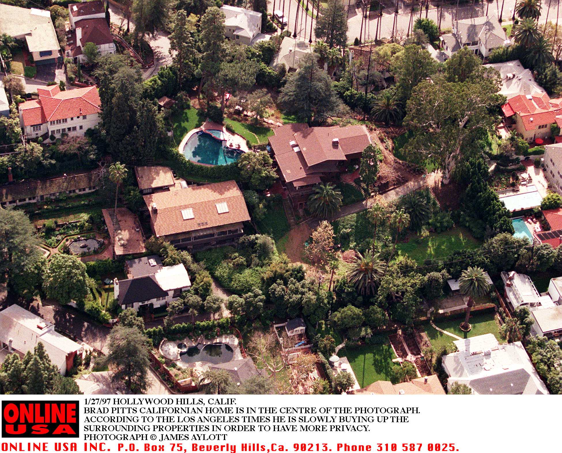 Brad Pitt agrandit son domaine en achetant des propriétés adjacentes à sa maison de Hollywood Hills, Californie, le 27 janvier 1997 | Source : Getty Images