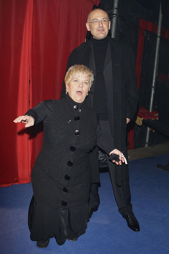 Mimie Mathy et son mari Benoist Gerard le 9 janvier 2009 au Chapiteau du Cirque Phoenix à Paris, France | Photo : GettyImages
