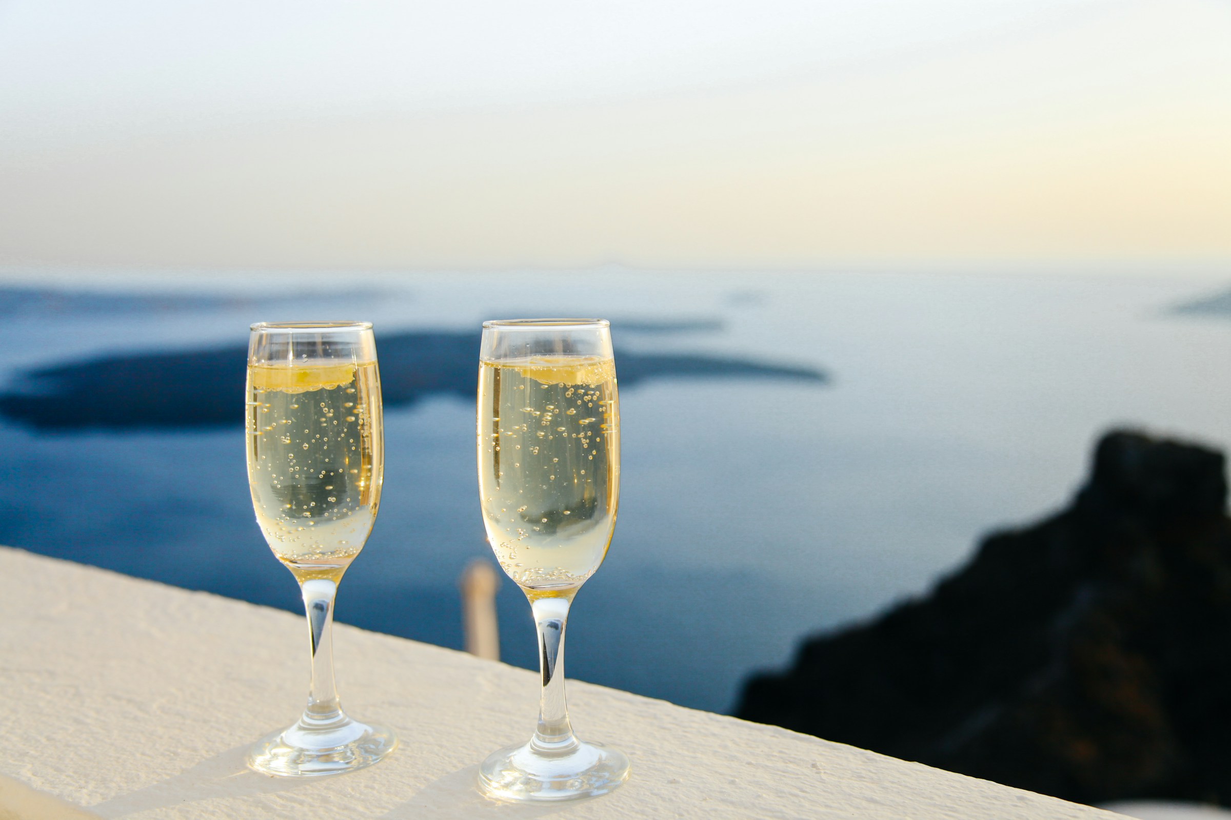 Deux coupes de champagne | Source : Unsplash