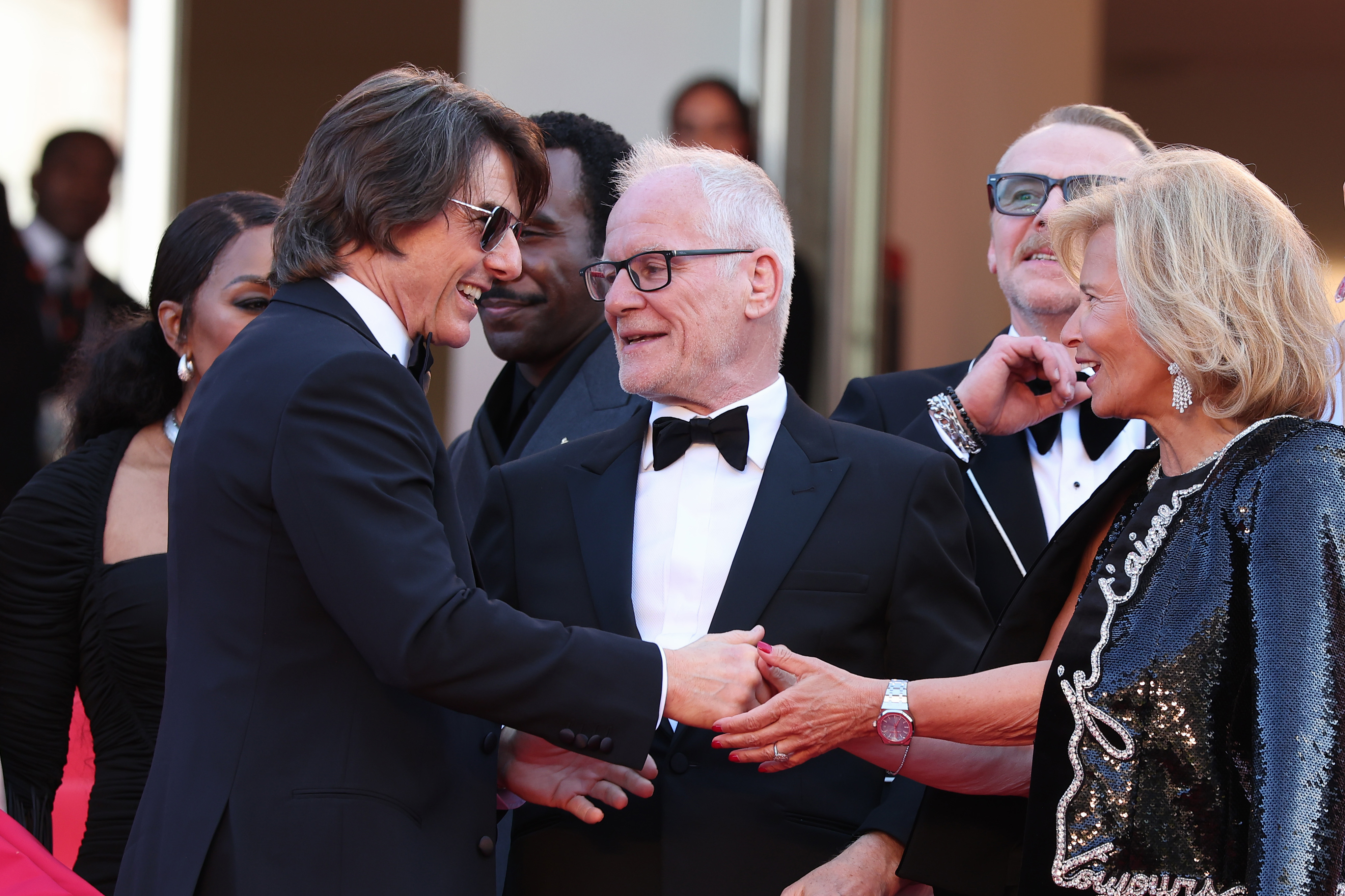 Tom Cruise, le réalisateur Thierry Frémaux et la présidente du Festival de Cannes Iris Knobloch assistent à la cérémonie du tapis rouge du film "Mission Impossible - The Final Reckoning" lors de la 78e édition du Festival de Cannes, le 14 mai 2025, en France I Source : Getty Images