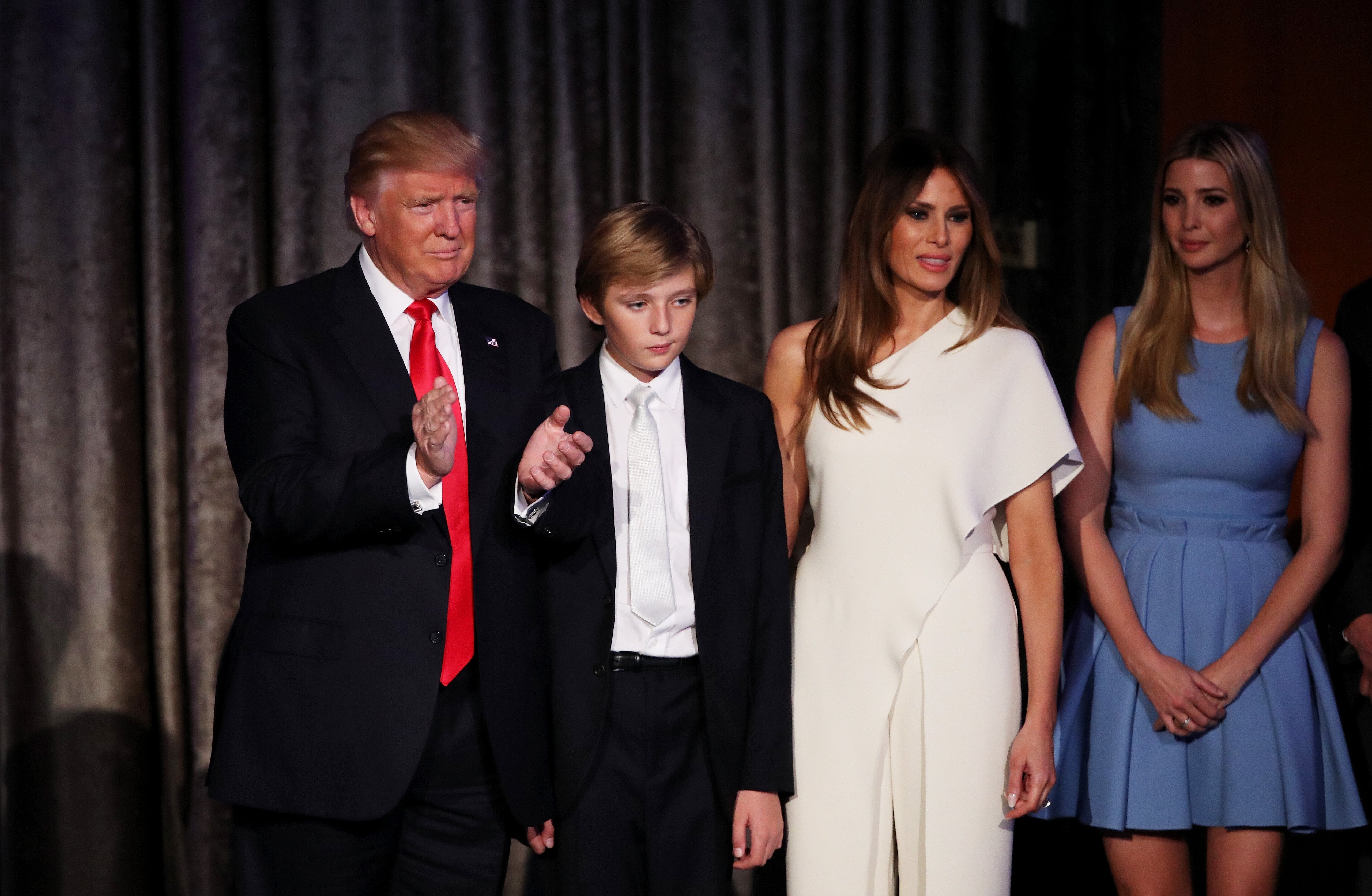Donald Trump, Barron Trump, Melania Trump et Ivanka Trump lors de la soirée électorale au New York Hilton Midtown, le 9 novembre 2016 | Photo : GettyImages