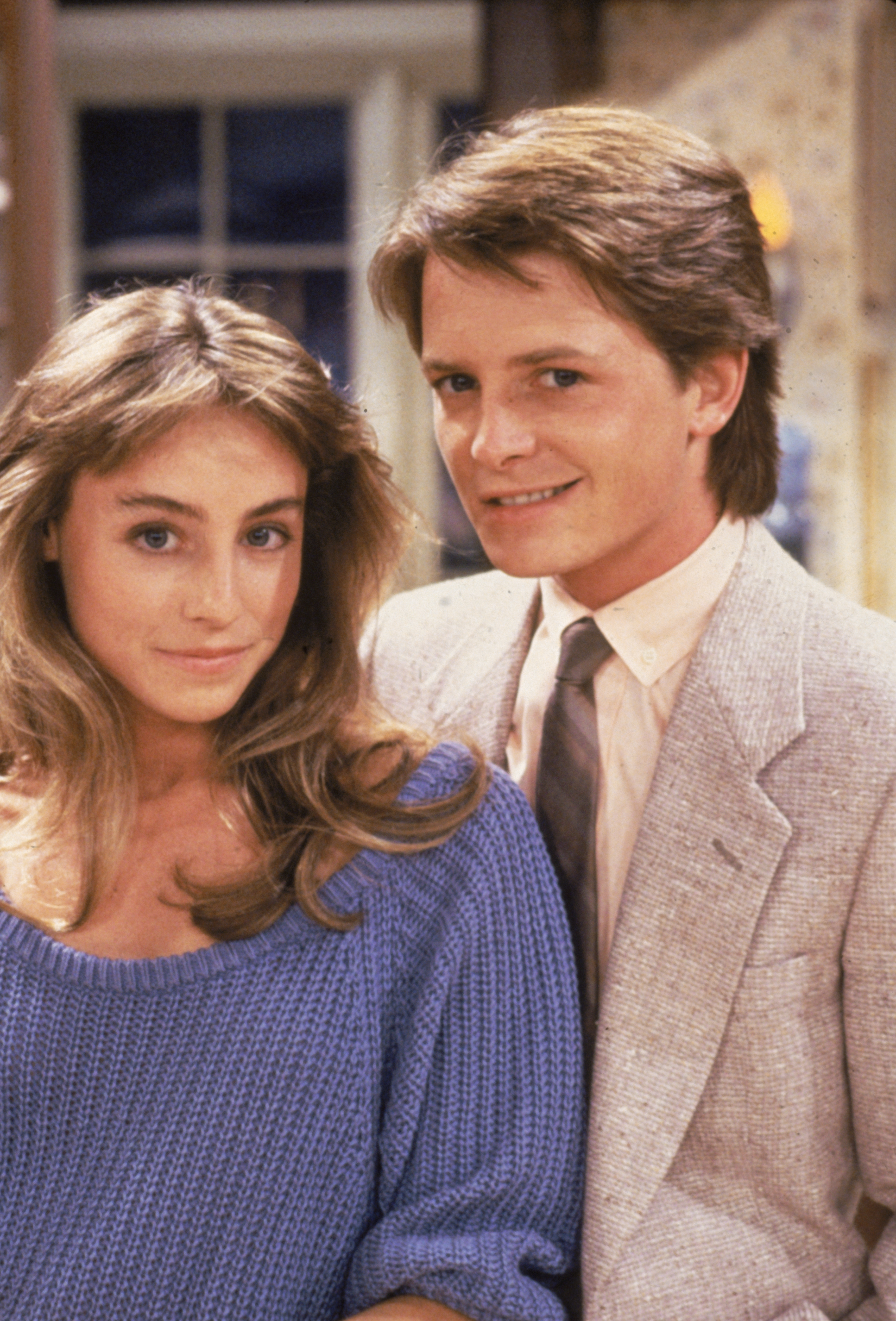 Tracy Pollan et Michael J. Fox sur le plateau de tournage de "Sacrée Famille" en 1986. | Source : Getty Images