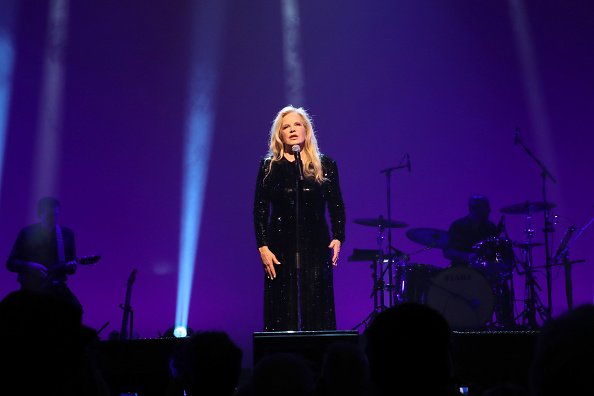 Sylvie Vartan se produit dans son Concert "Avec toi.. La Rock'n Roll Attitude".|Photo : Getty Images