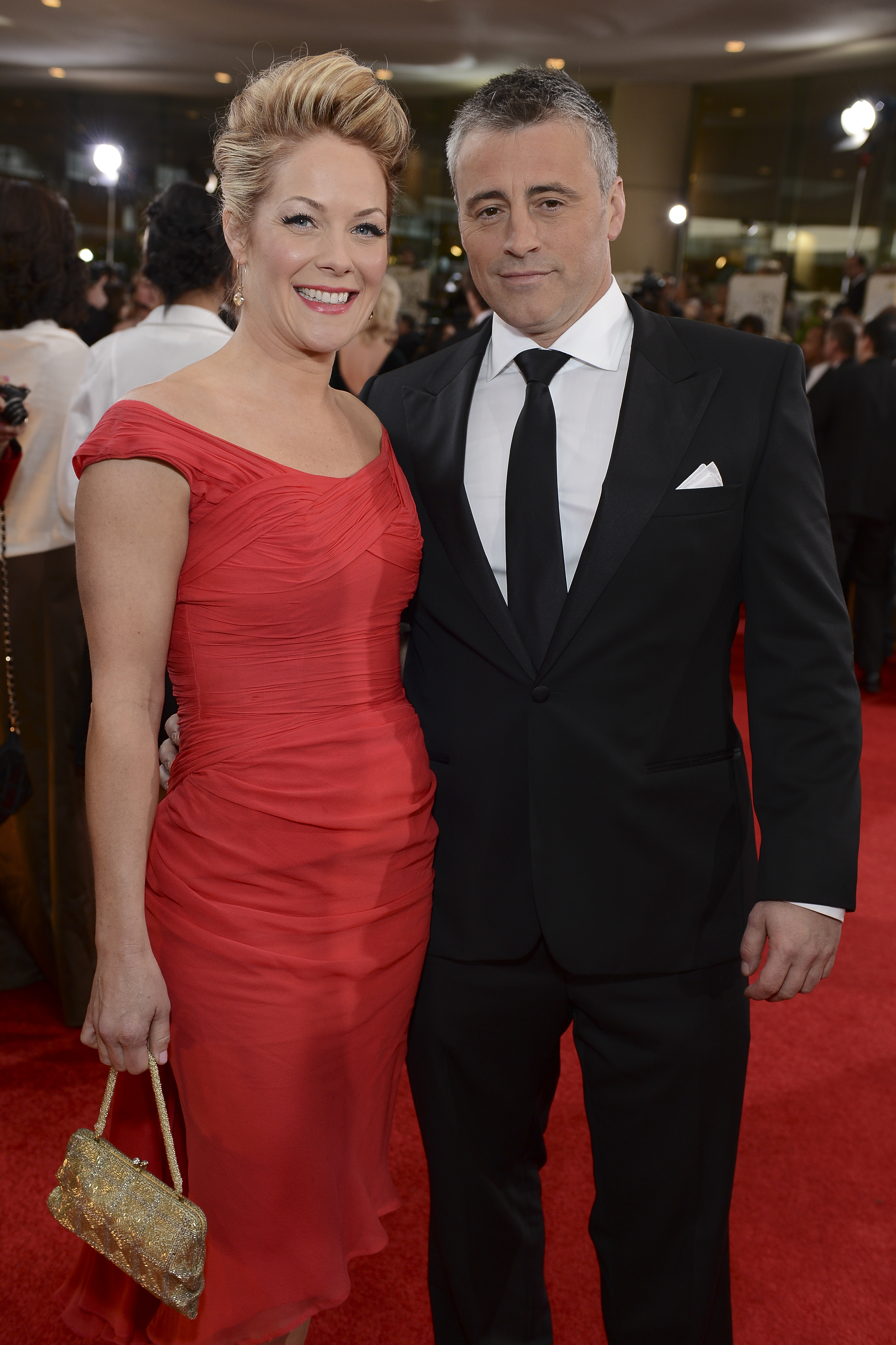 Andrea Anders et Matt LeBlanc lors du tapis rouge de la 70e édition des Golden Globe Awards, le 13 janvier 2013, à Beverly Hills, en Californie. | Source : Getty Images