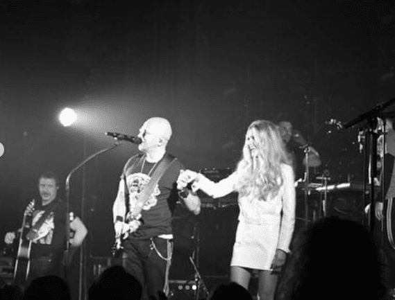 Julie Obispo sur scène avec Pascal Obispo lors de la tournée 2019 | Instagram/julieobispo