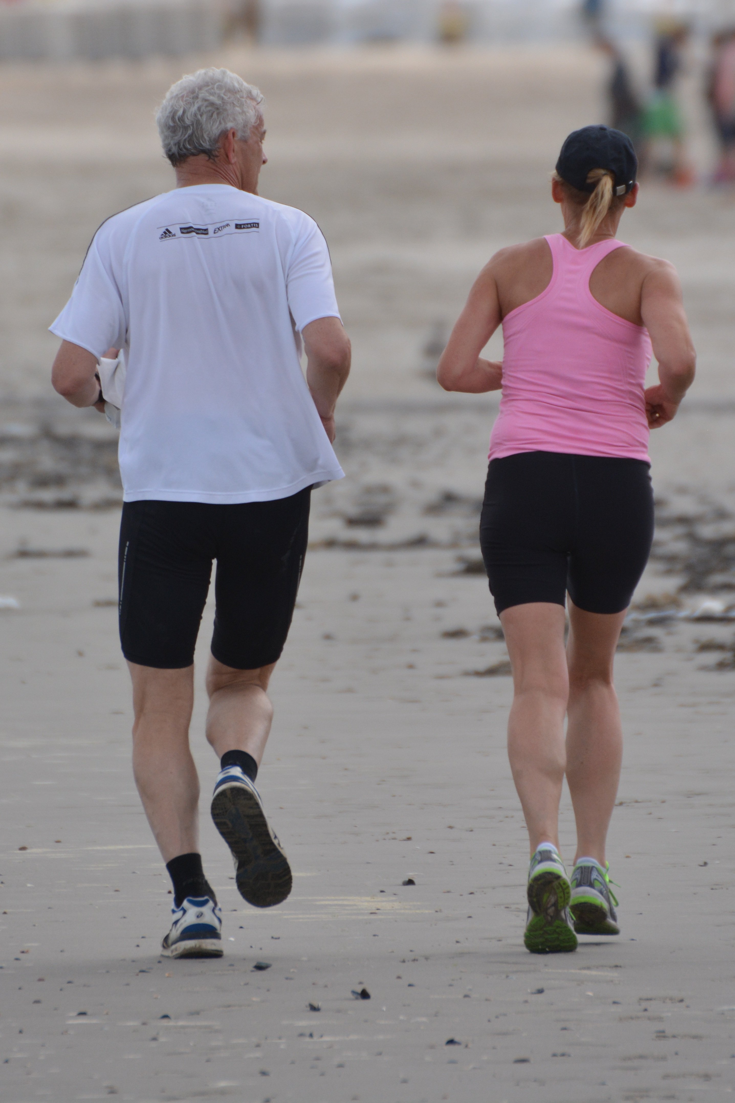 Deux personnes font du jogging. | Photo : Pixabay