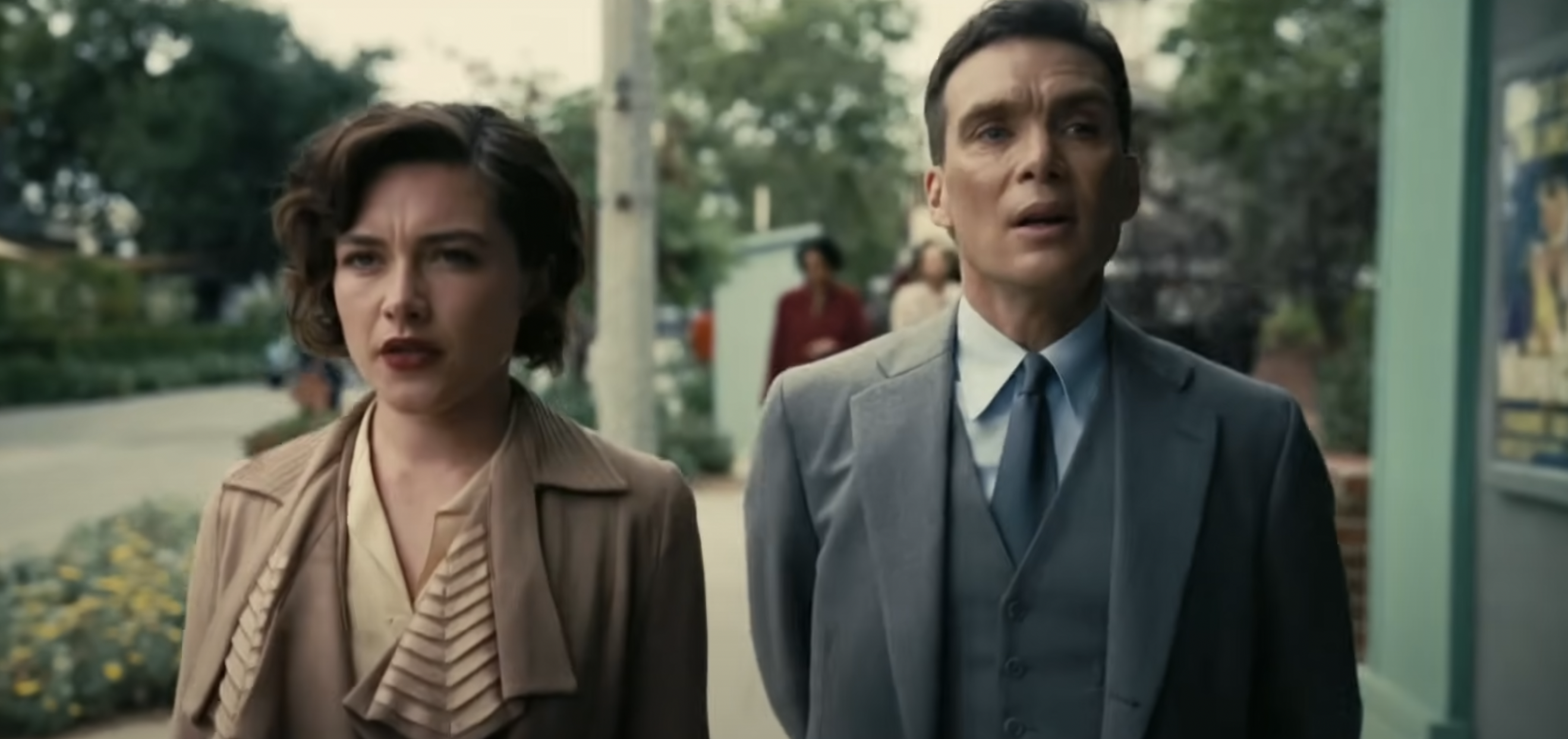 Florence Pugh et Cillian Muphy sur le plateau de "Oppenheimer" posté le 16 décembre 2023 | Source : YouTube/@UniversalPictures