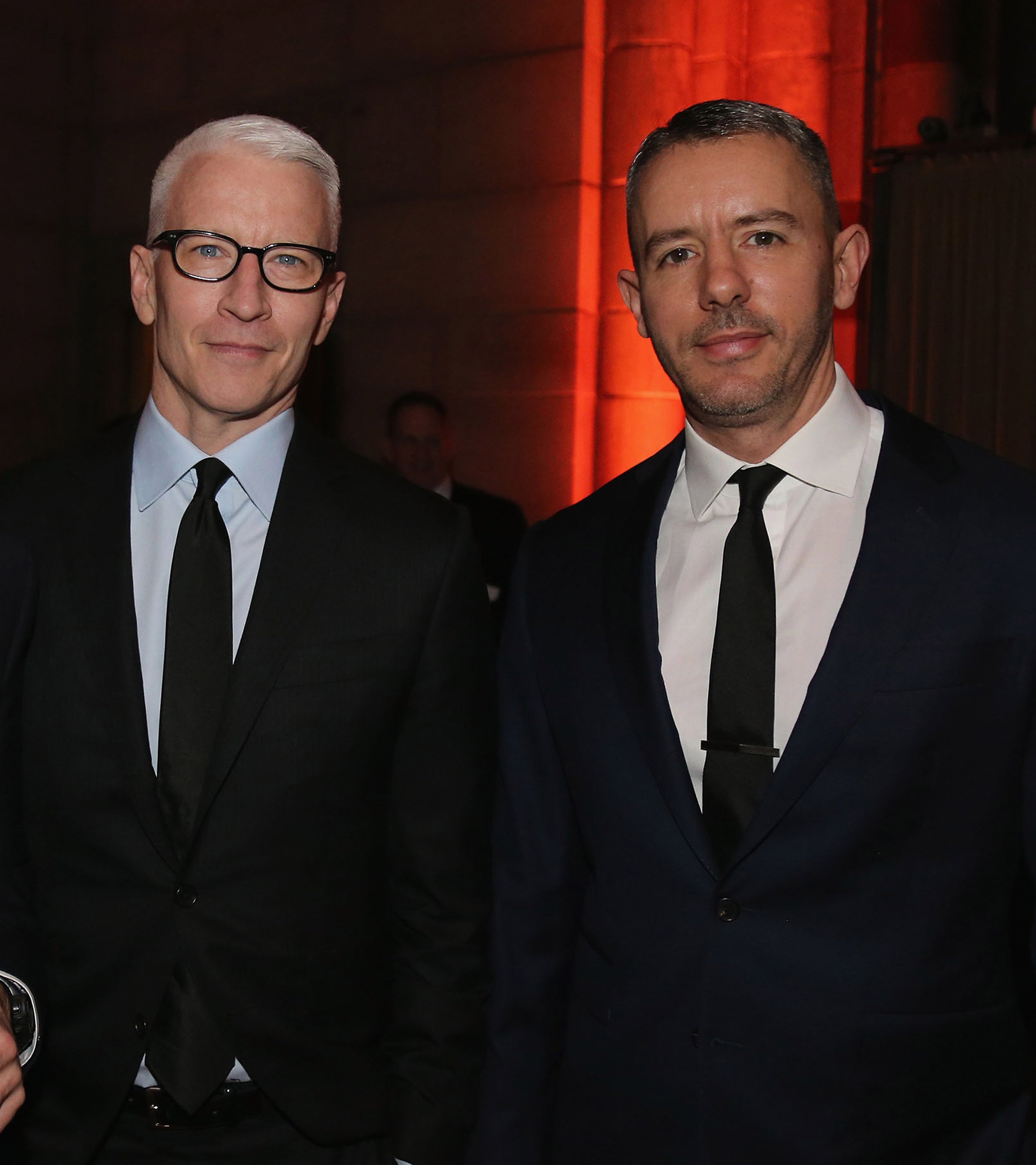 Anderson Cooper et Benjamin Maisani lors de la soirée de bienfaisance de l'école Windward, le 10 mars 2018, à New York. | Source : Getty Images