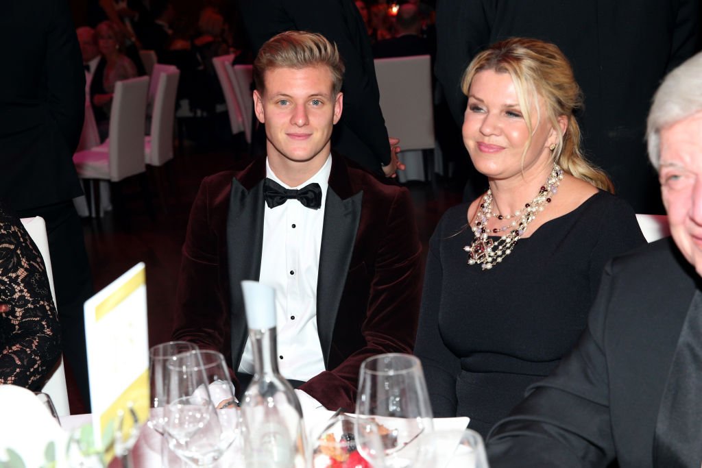 Mick Schumacher et sa mère Corinna Schumacher | Photo : Getty Images