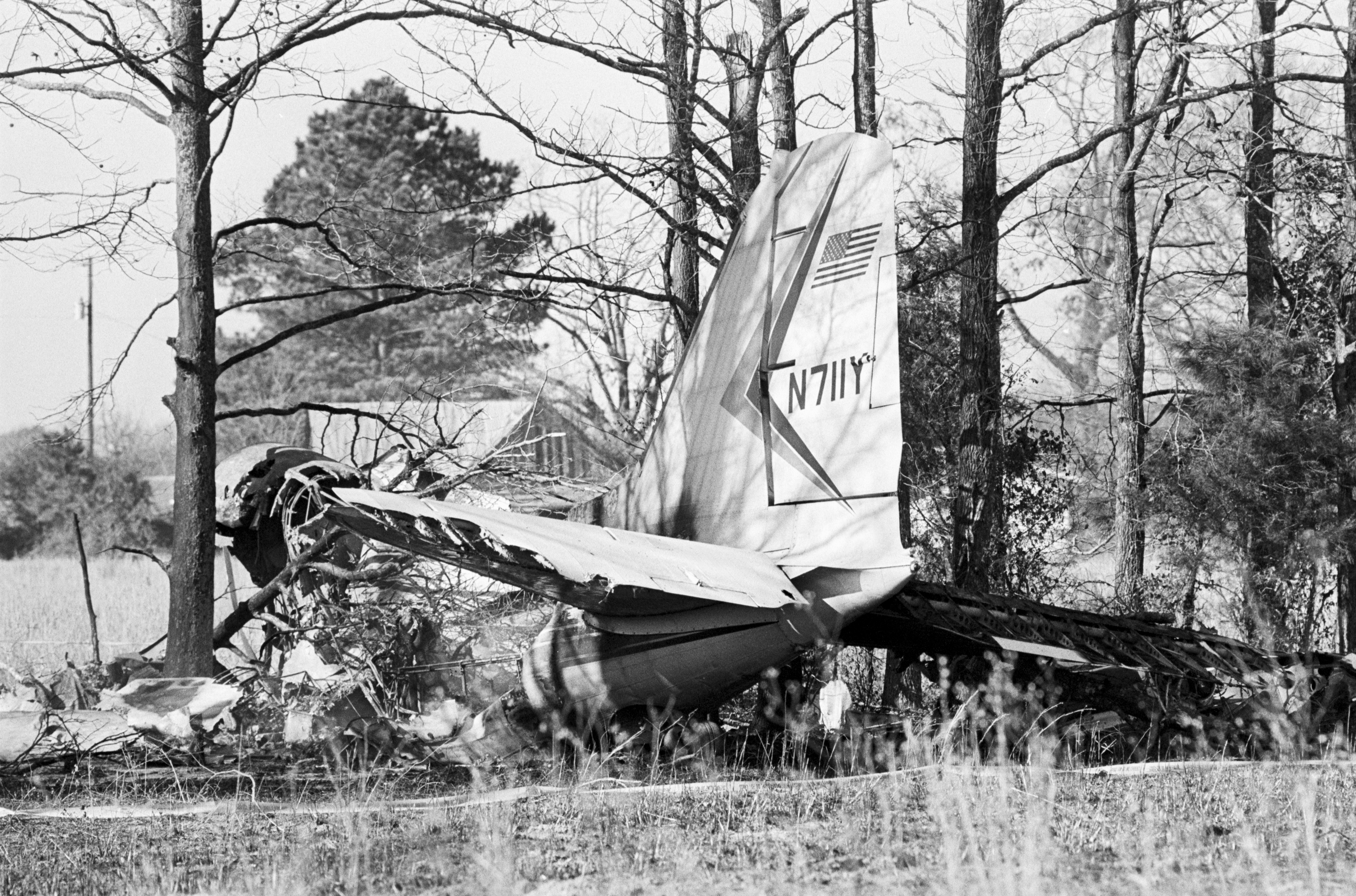 Les débris d'un avion DC-3, qui s'est écrasé et a tué le chanteur | Source : Getty Images