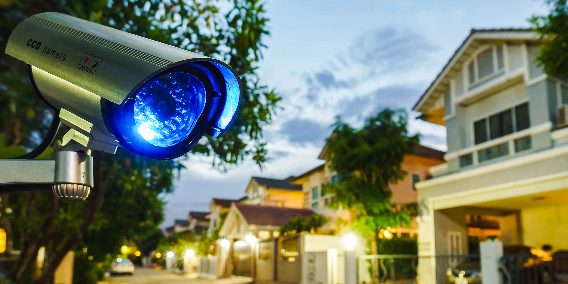 Une caméra de sécurité de quartier | Source : Shutterstock