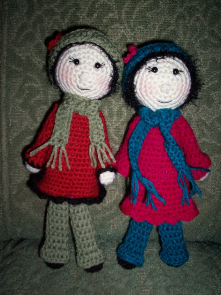 Deux poupées au crochet | Source : Flickr