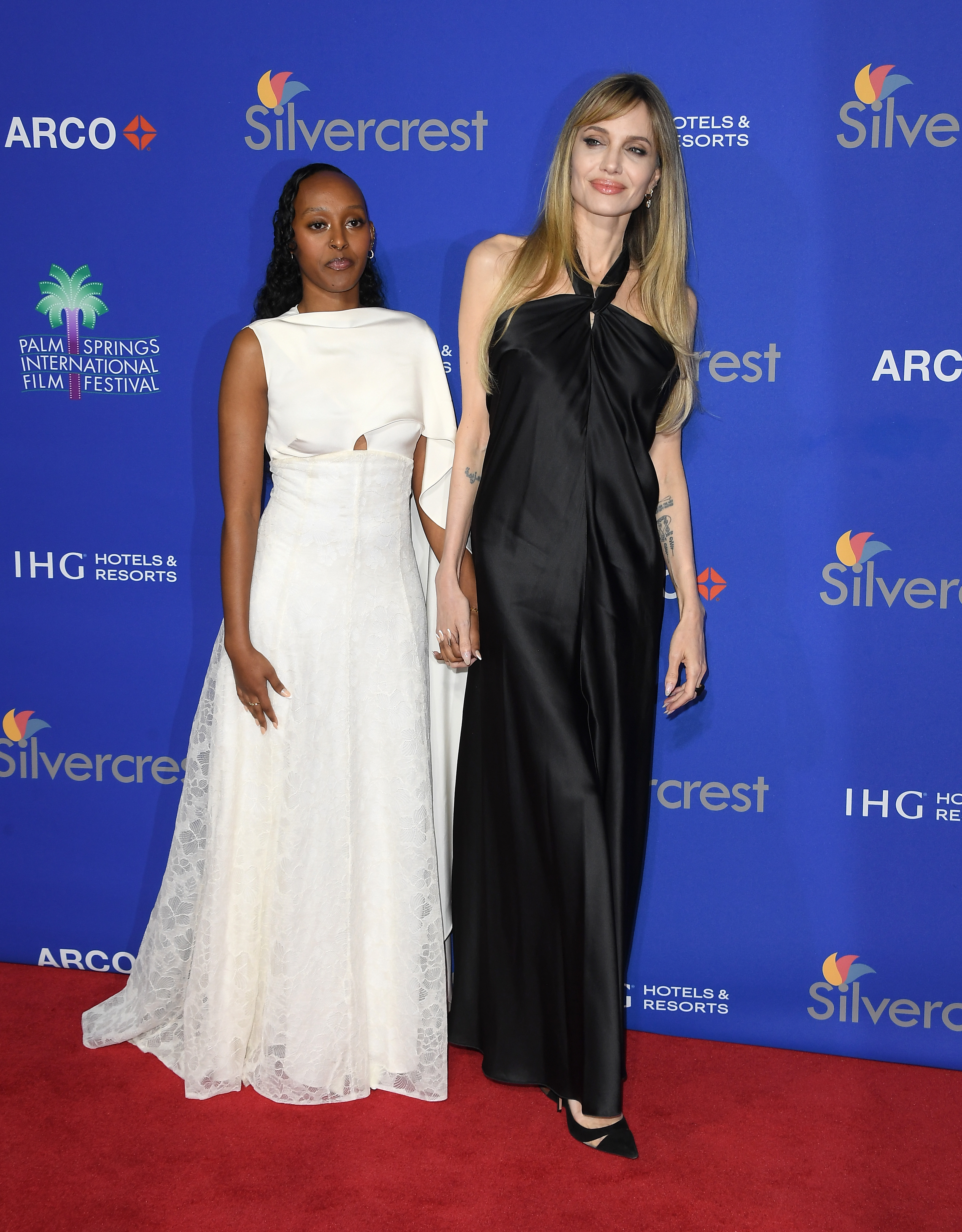 Zahara Marley Jolie, et Angelina Jolie lors de la 36e cérémonie annuelle de remise des prix du Festival international du film de Palm Springs, le 03 janvier 2025, à Palm Springs, en Californie. | Source : Getty Images