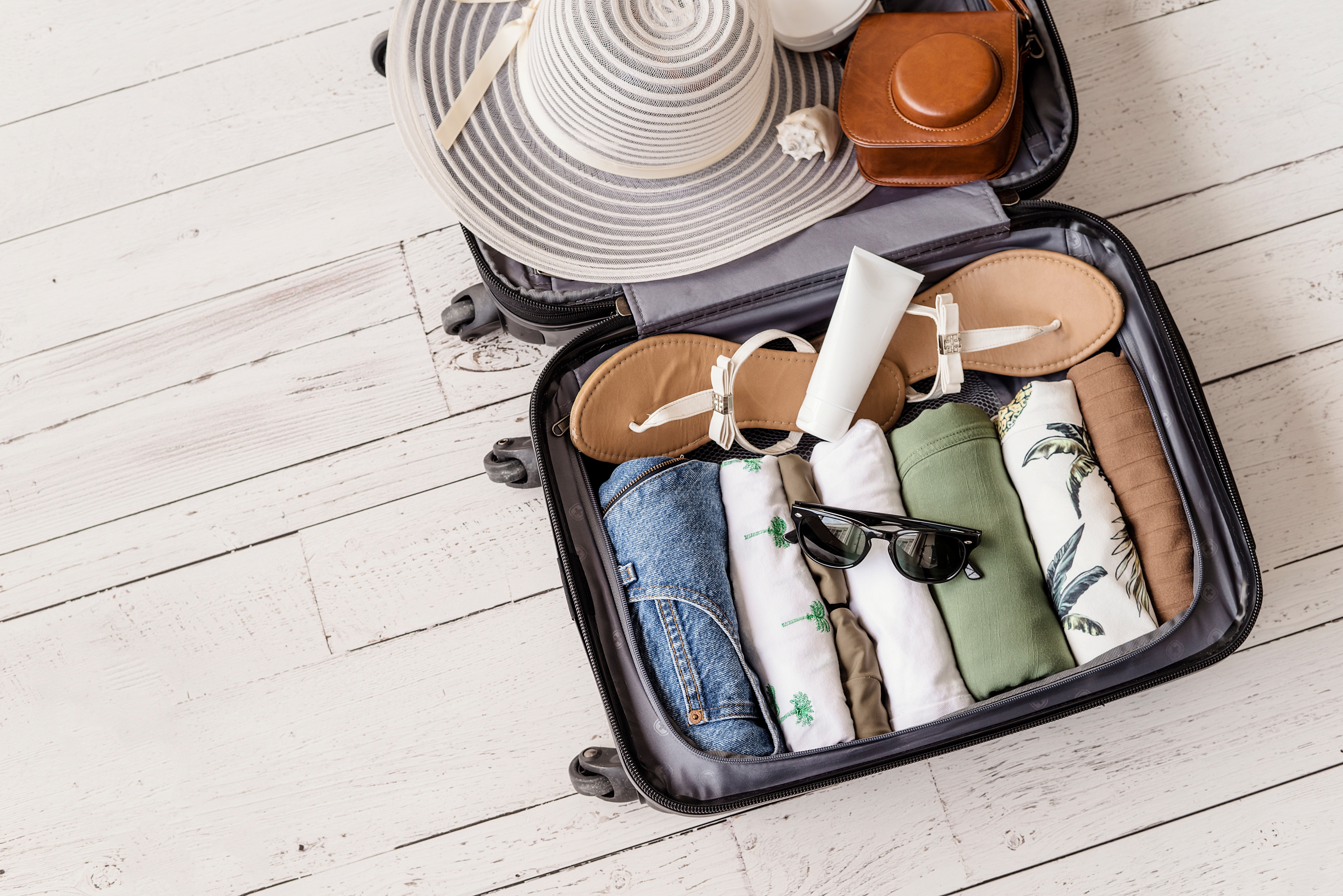 Une valise bien remplie | Source : Shutterstock