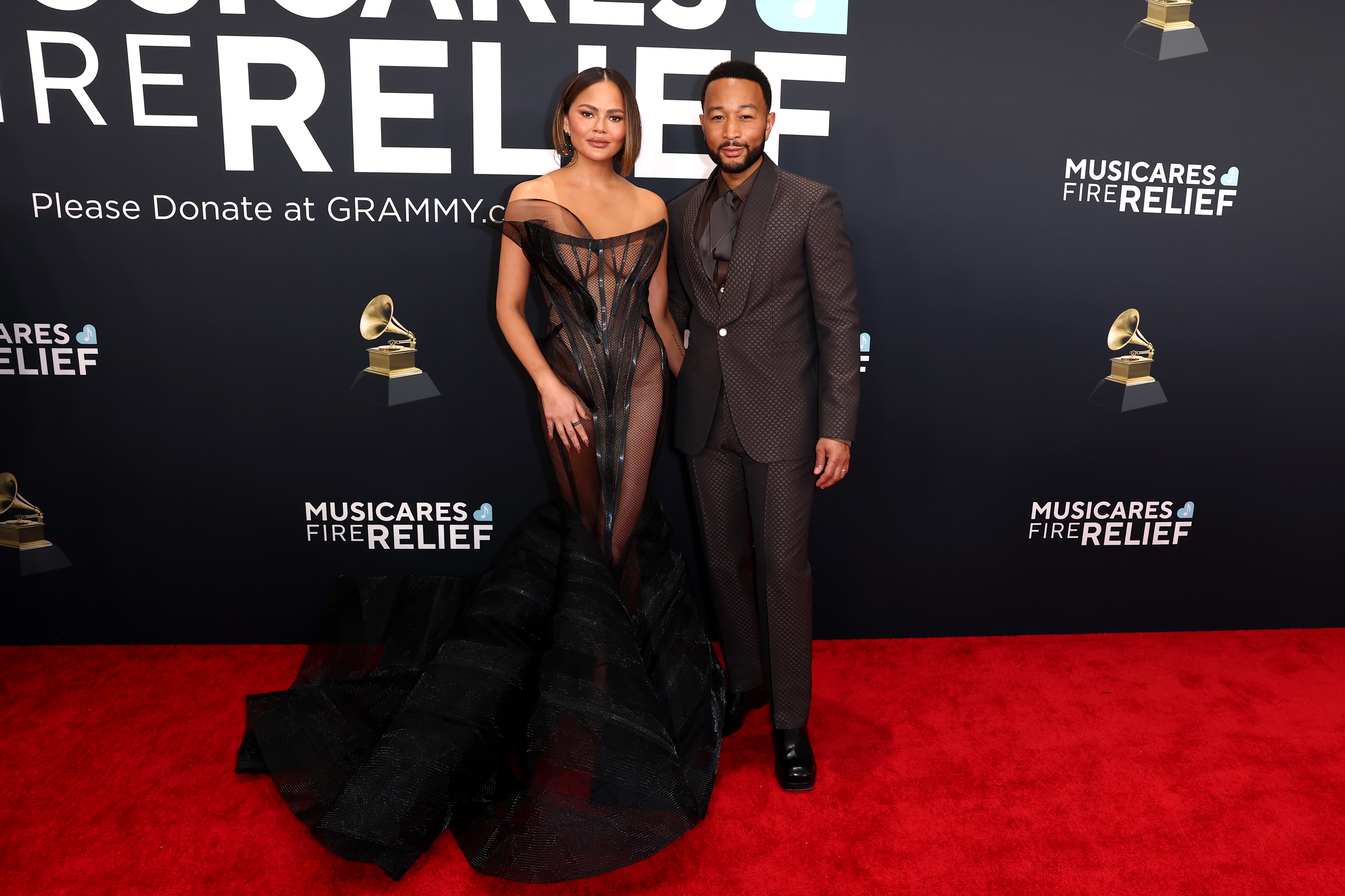 Chrissy Teigen et John Legend arrivent à la 67e cérémonie annuelle des Grammy Awards, le 2 février 2025, à Los Angeles, en Californie. | Source : Getty Images