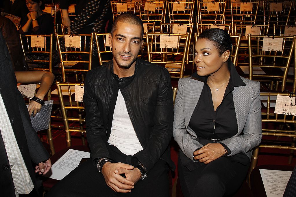 Wissam Al Mana et Janet Jackson assistent au défilé Printemps Été 2011 de John Galliano Ready to Wear. | Photo : Getty Images