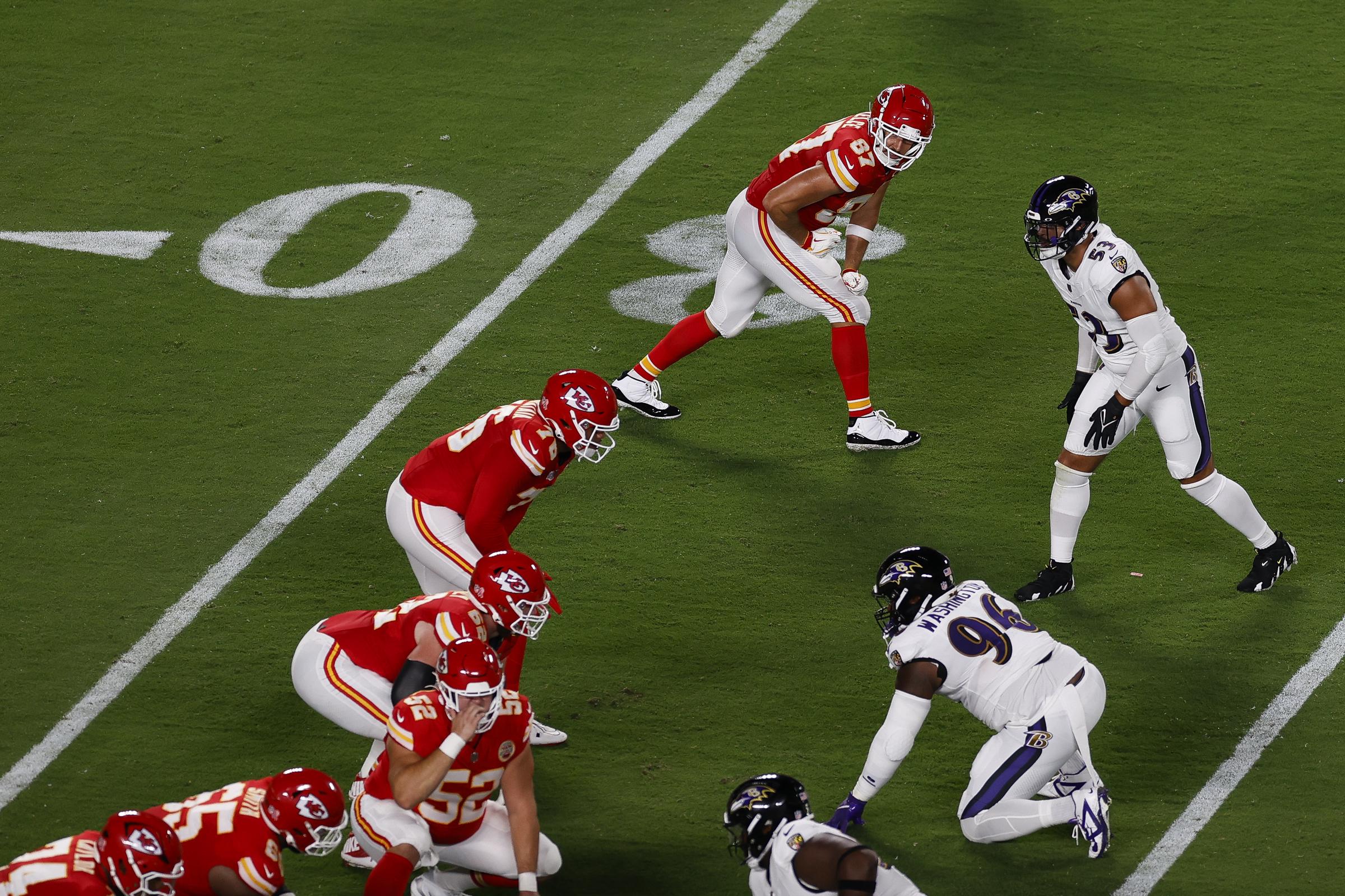 Travis Kelce jouant aux côtés de ses coéquipiers du Kansas City Chief contre les Baltimore Ravens à Kansas City, Missouri, le 5 septembre 2024 | Source : Getty Images