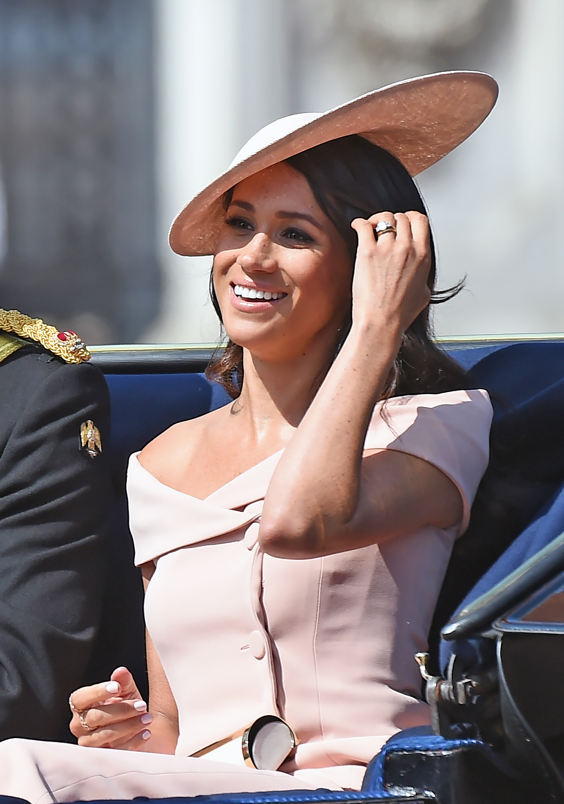 Meghan, duchesse de Sussex se rend en calèche ouverte à la cérémonie du Trooping the Colour le 9 juin 2018 à Londres, Angleterre | Source : Getty Images