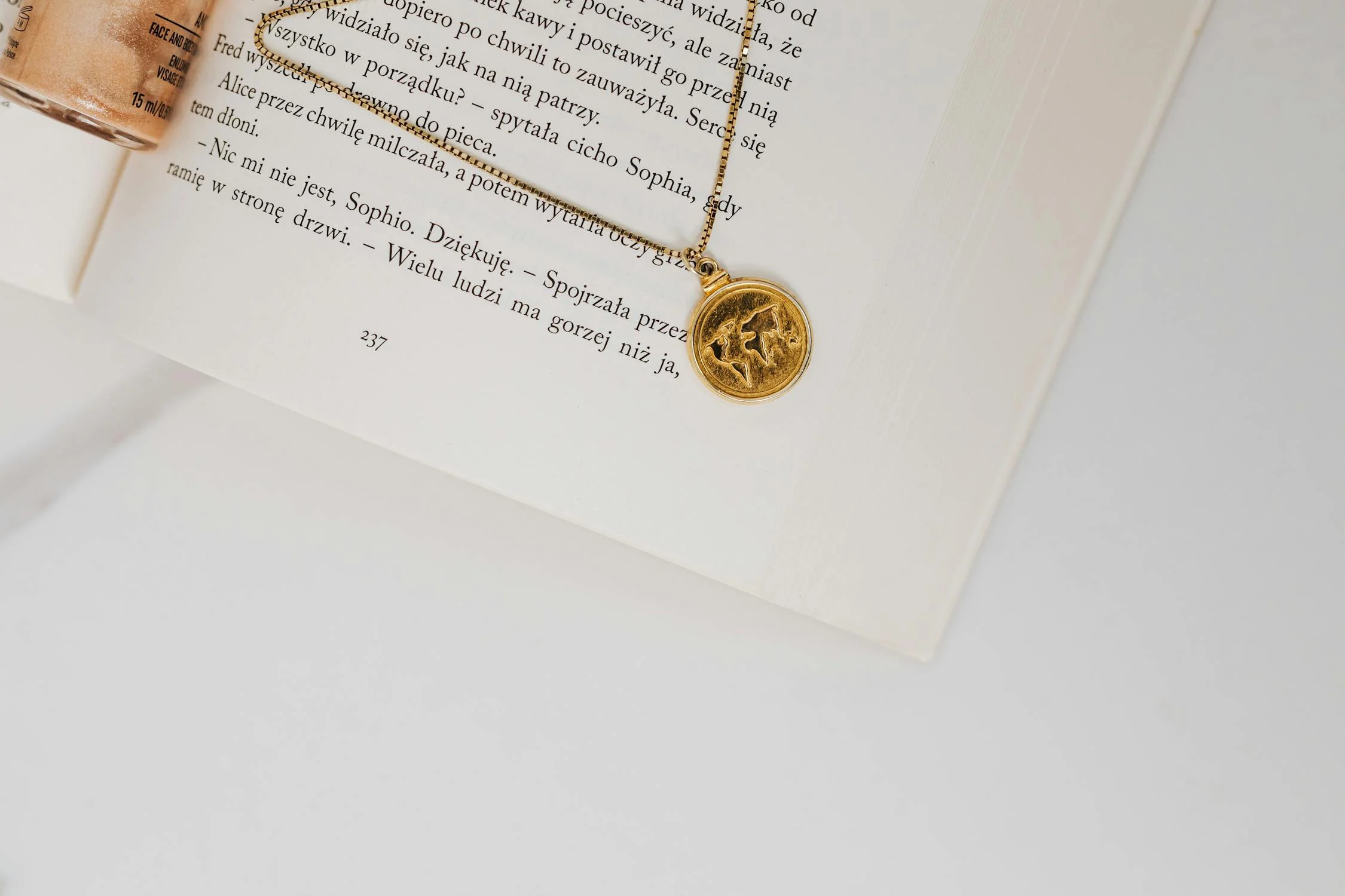 Un collier en or | Source : Pexels