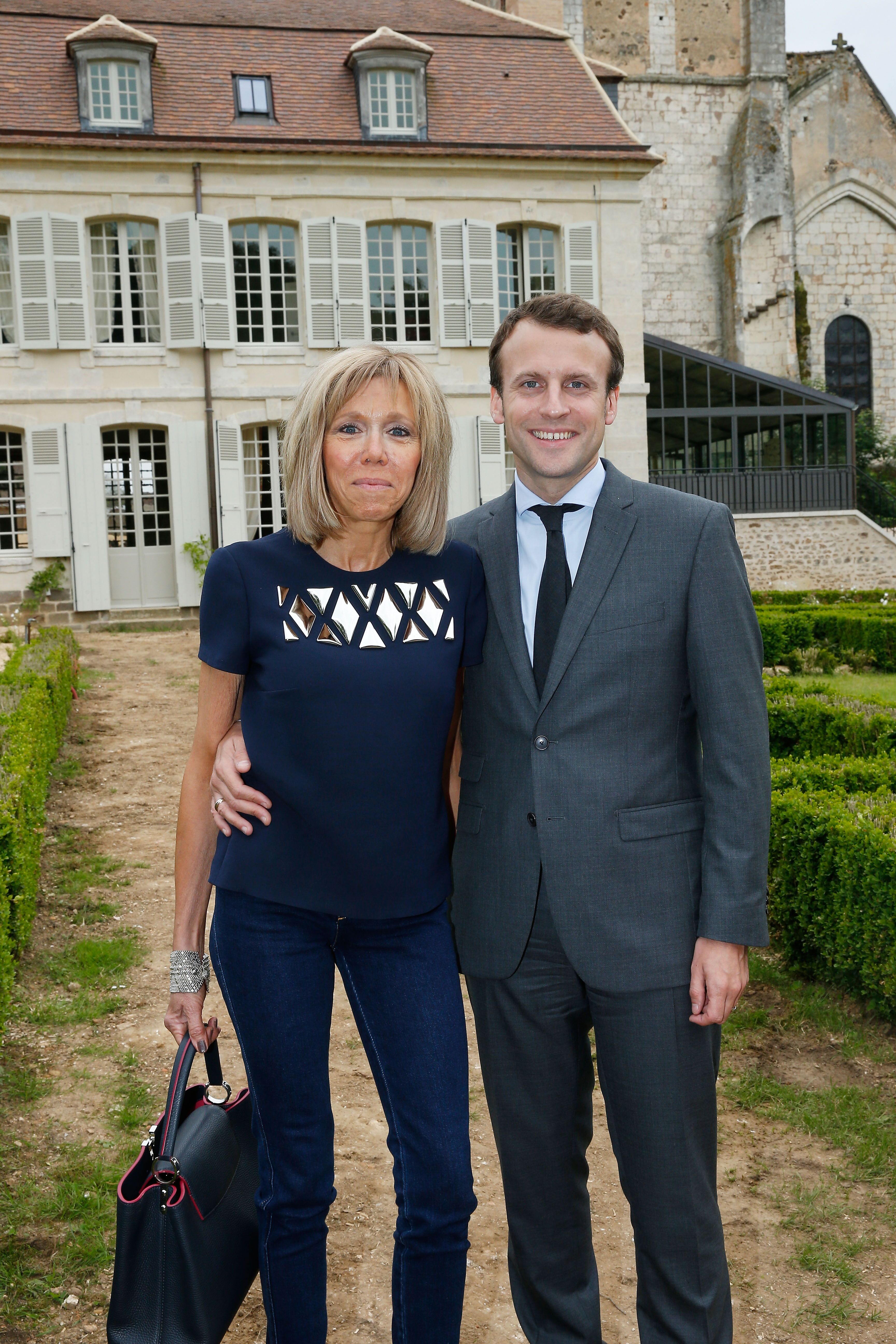 Brigitte Macron et Emanuel Macron à Thiron Gardais, France. | Photo : Getty Images