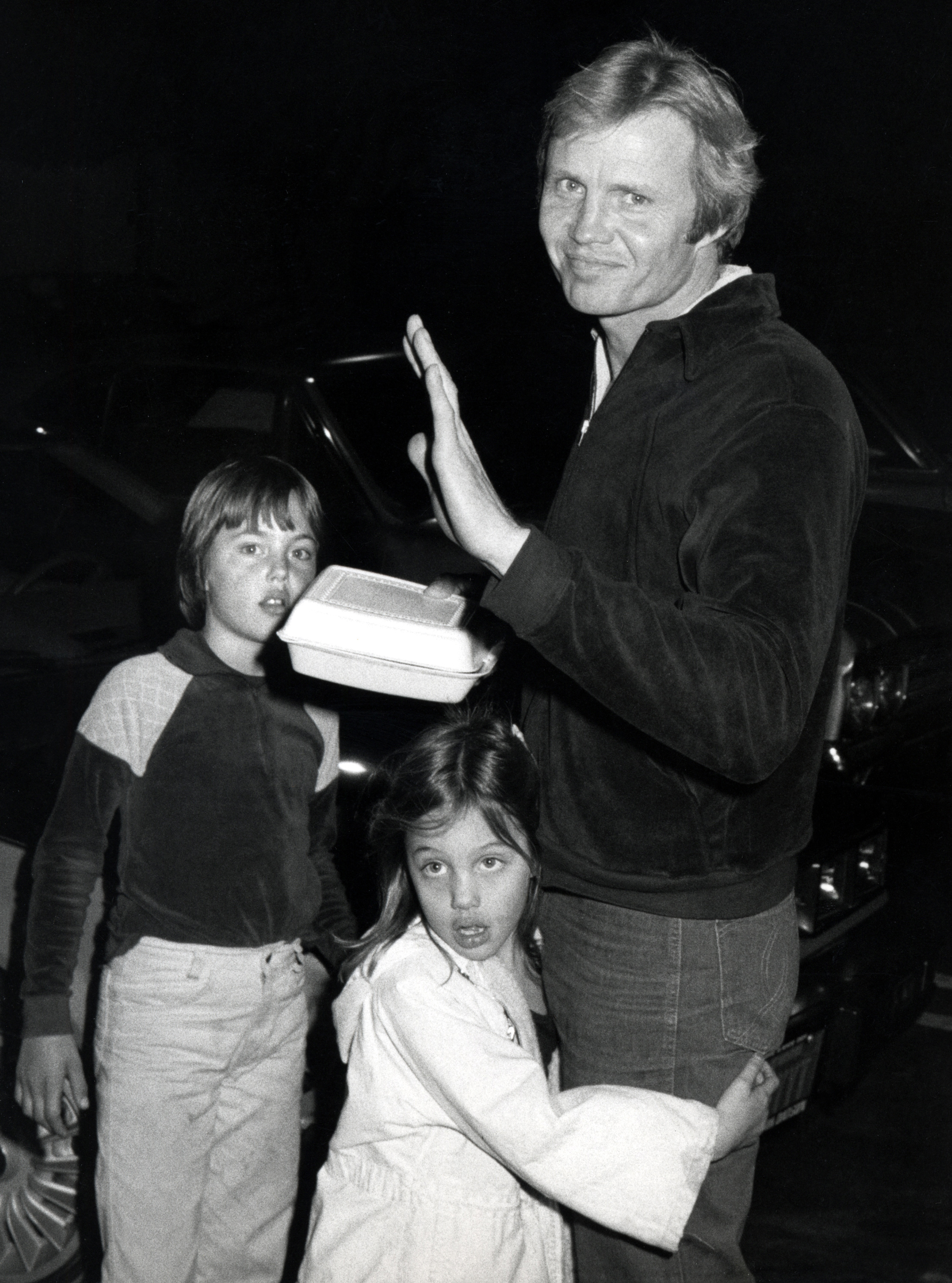 James Haven a été photographié quand il était gamin avec son père, Jon Voight, et sa sœur, Angelina Jolie. Des décennies plus tard, Haven a déclaré qu’il avait pris conscience de certains aspects de son identité dès son enfance, mais qu’il n’avait pas les mots pour les expliquer à l’époque. | Source : Getty Images