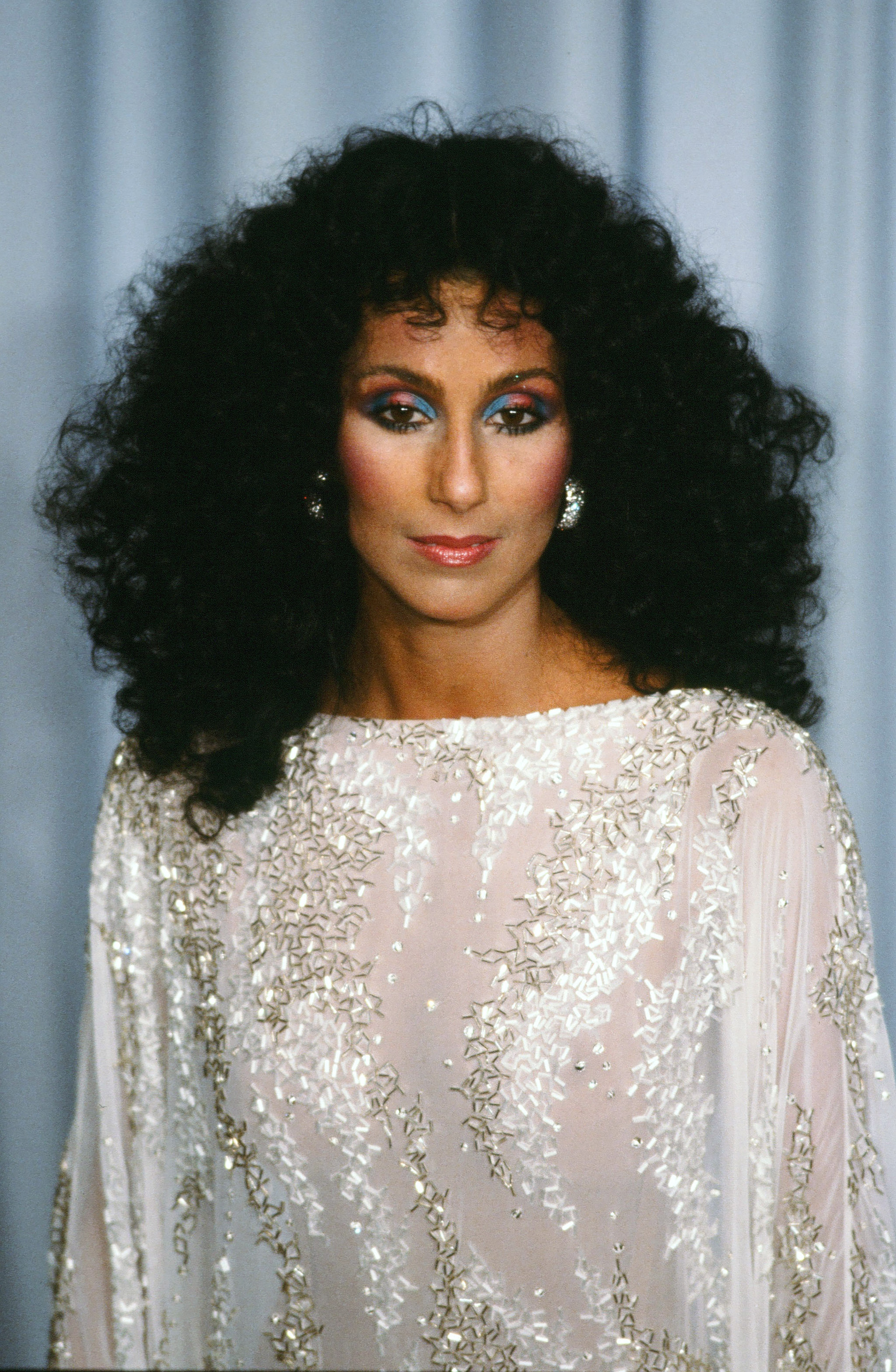 Cher assiste à la 55e cérémonie des Oscars le 11 avril 1983 à Los Angeles, Californie | Source : Getty Images
