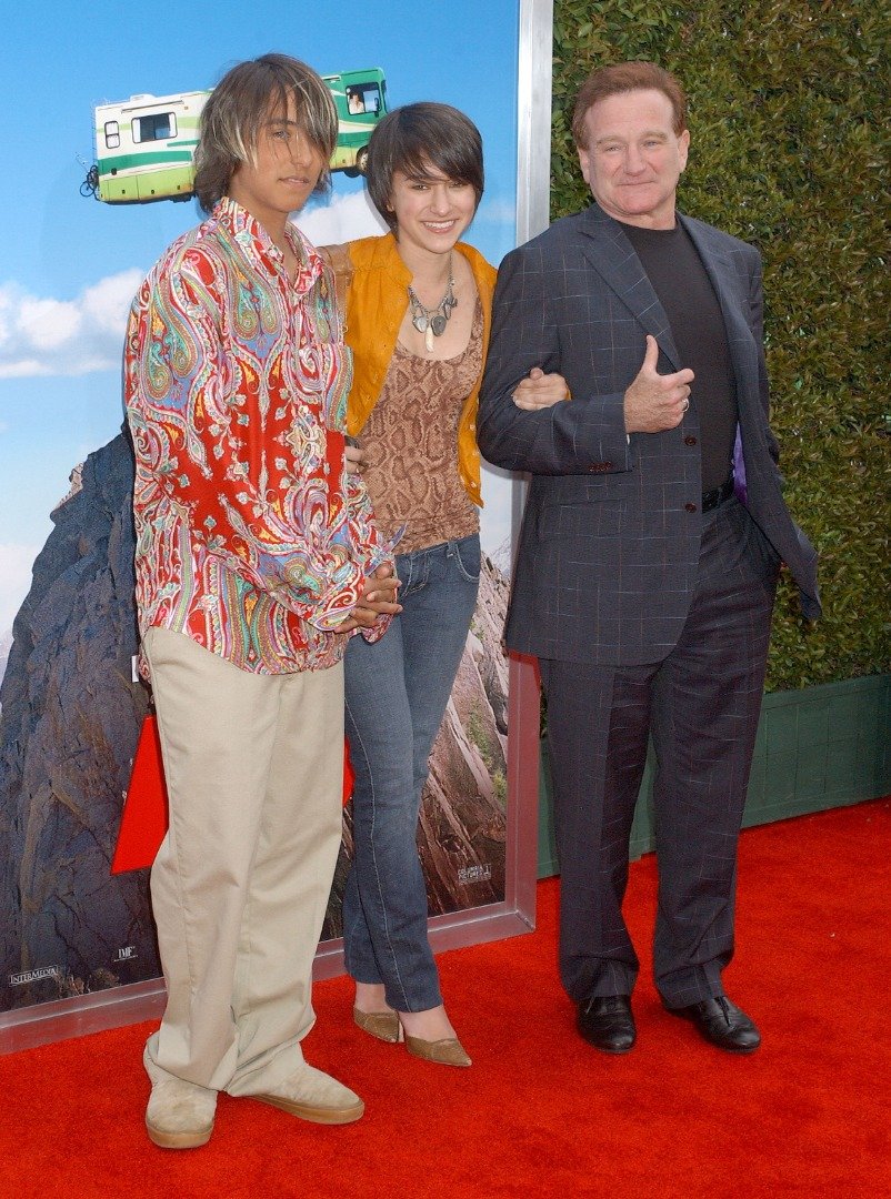 Robin Williams, sa fille Zelda et son fils Cody lors de la première de "RV" à Los Angeles - Arrivées au Mann Village Theatre à Westwood, Californie | Source : Getty Images