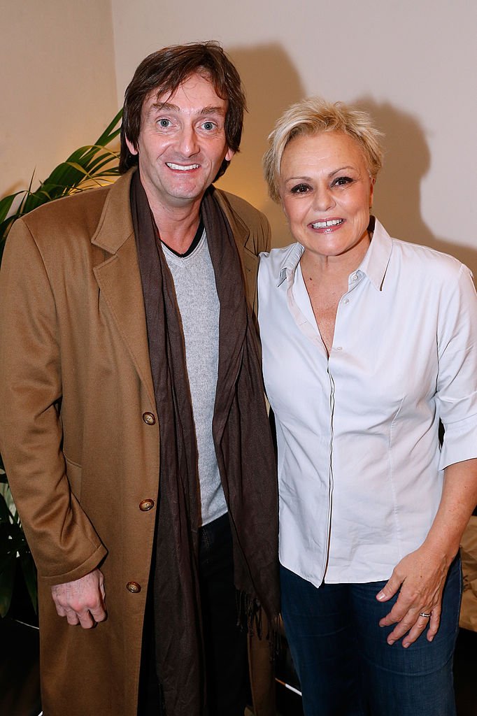 L'humoriste Pierre Palmade et Muriel Robin posent ensemble en février 2014 | Photo : Getty Images.