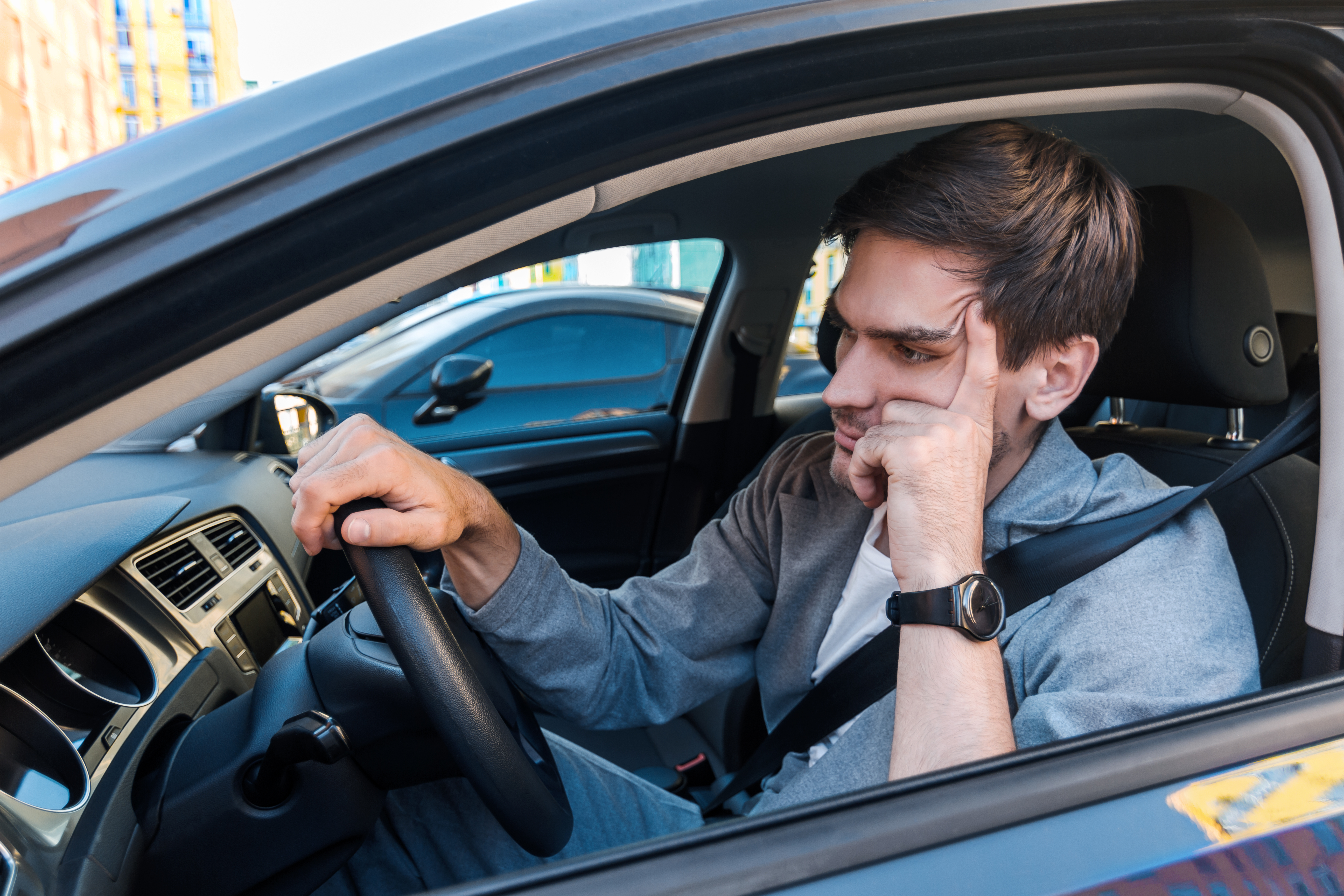 Un conducteur coincé dans les embouteillages. | Source : Shutterstock