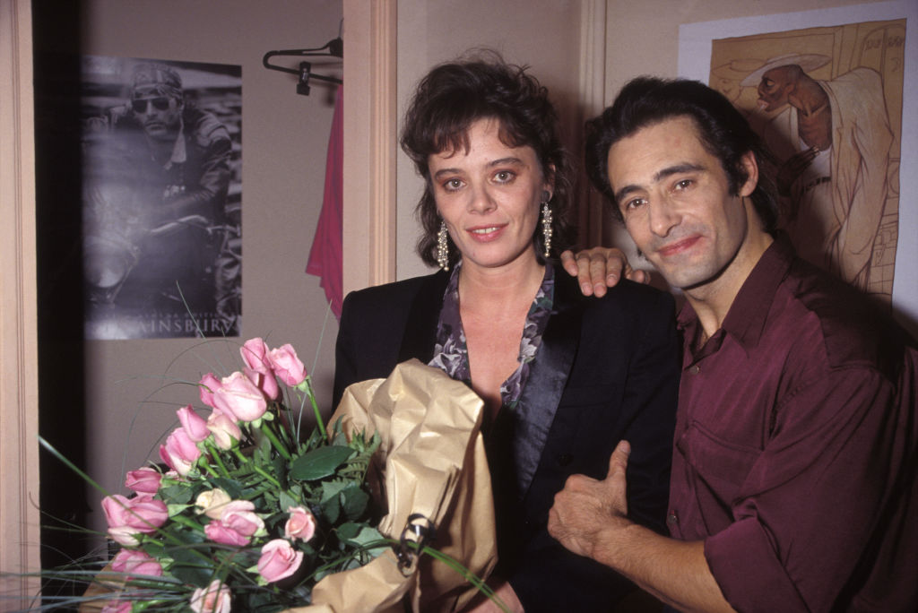 Gérard Lanvin et sa femme Jennifer lors d'une soirée en octobre 1989 à Paris, France. (Photo by Patrice PICOT/Gamma-Rapho via Getty Images)