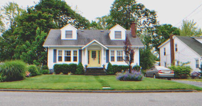 Une maison dans un quartier calme | Source : Shutterstock.com