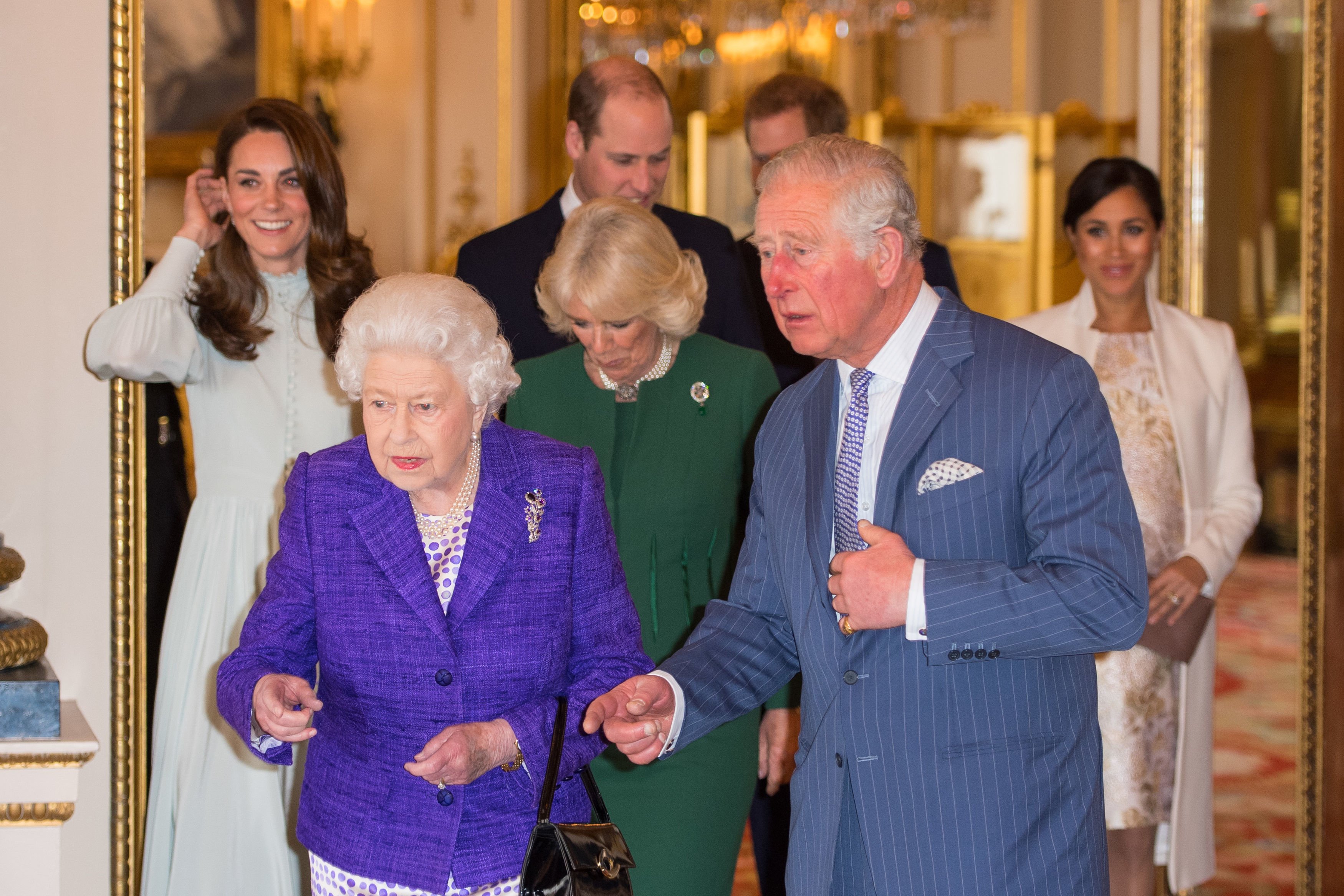 Des membres de la famille royale assistent à une réception pour marquer le 50e anniversaire de l'investiture du prince de Galles au palais de Buckingham à Londres le 5 mars 2019 | Source : Getty Images