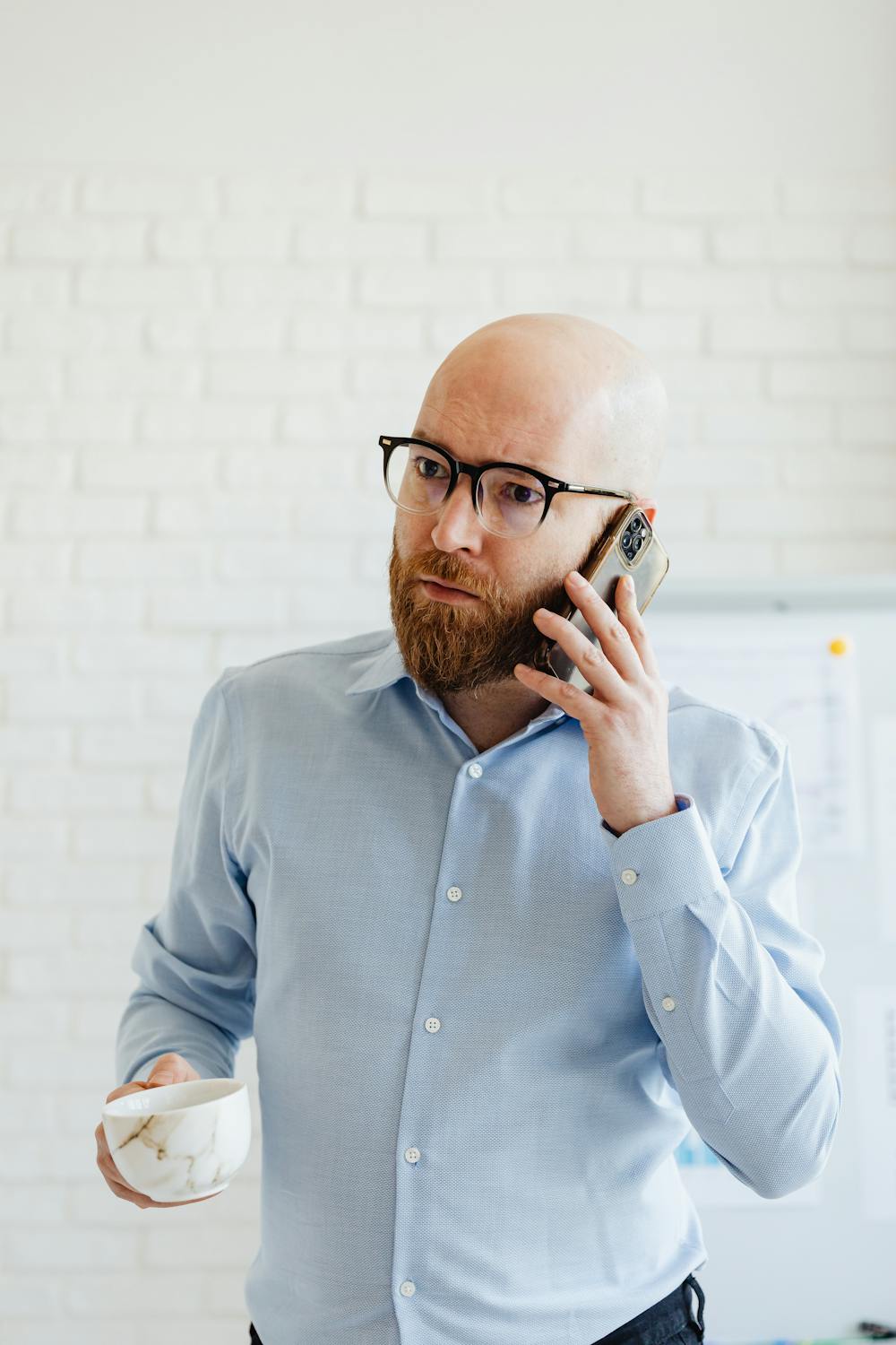 A serious man on the phone | Source: Pexels