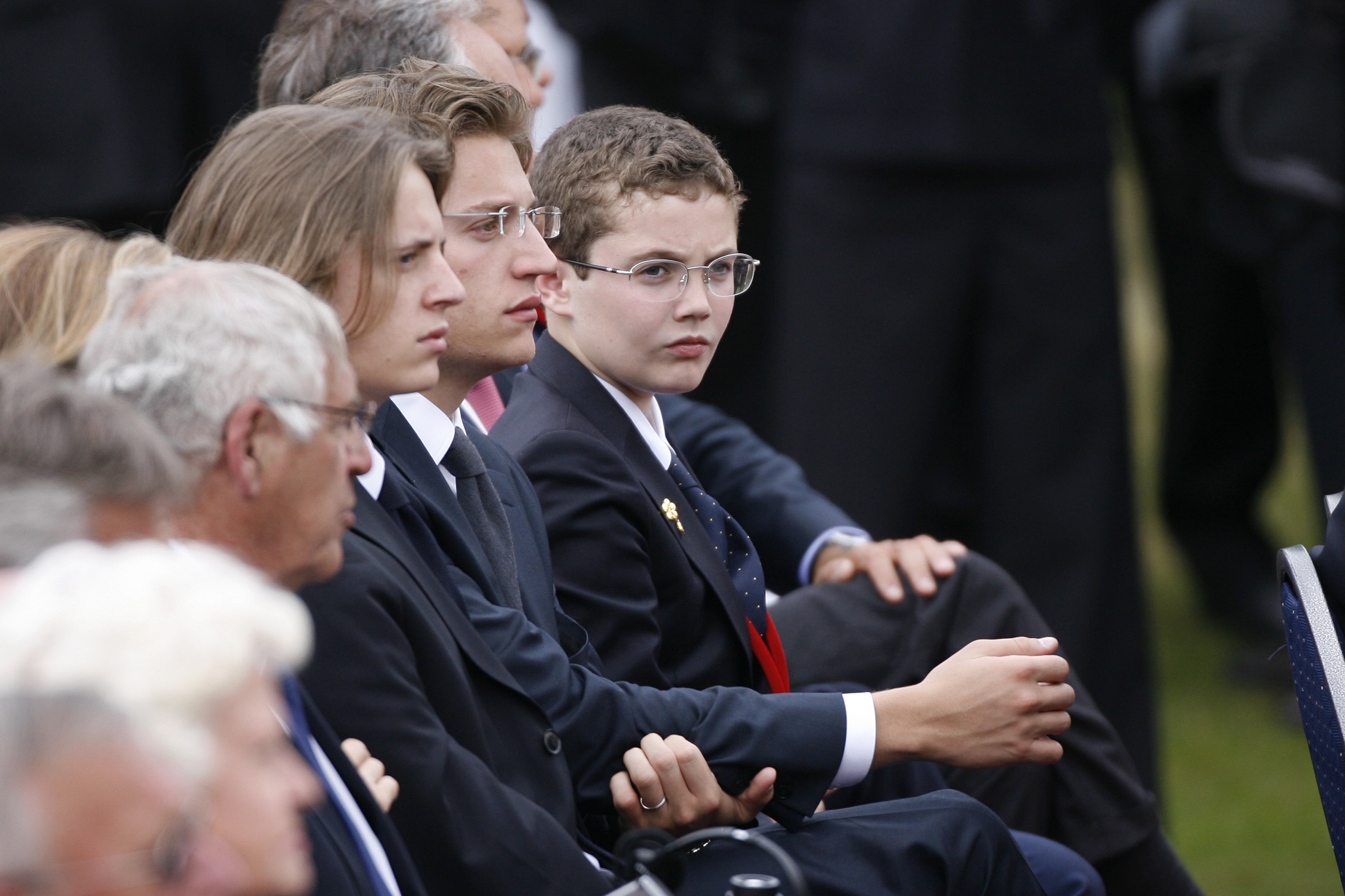 Commémorations du débarquement au cimetière militaire américain de Colleville-sur-Mer, en France, le 6 juin 2009 - Pierre Sarkozy, Jean Sarkozy, Louis Sarkozy I Source : Getty Images