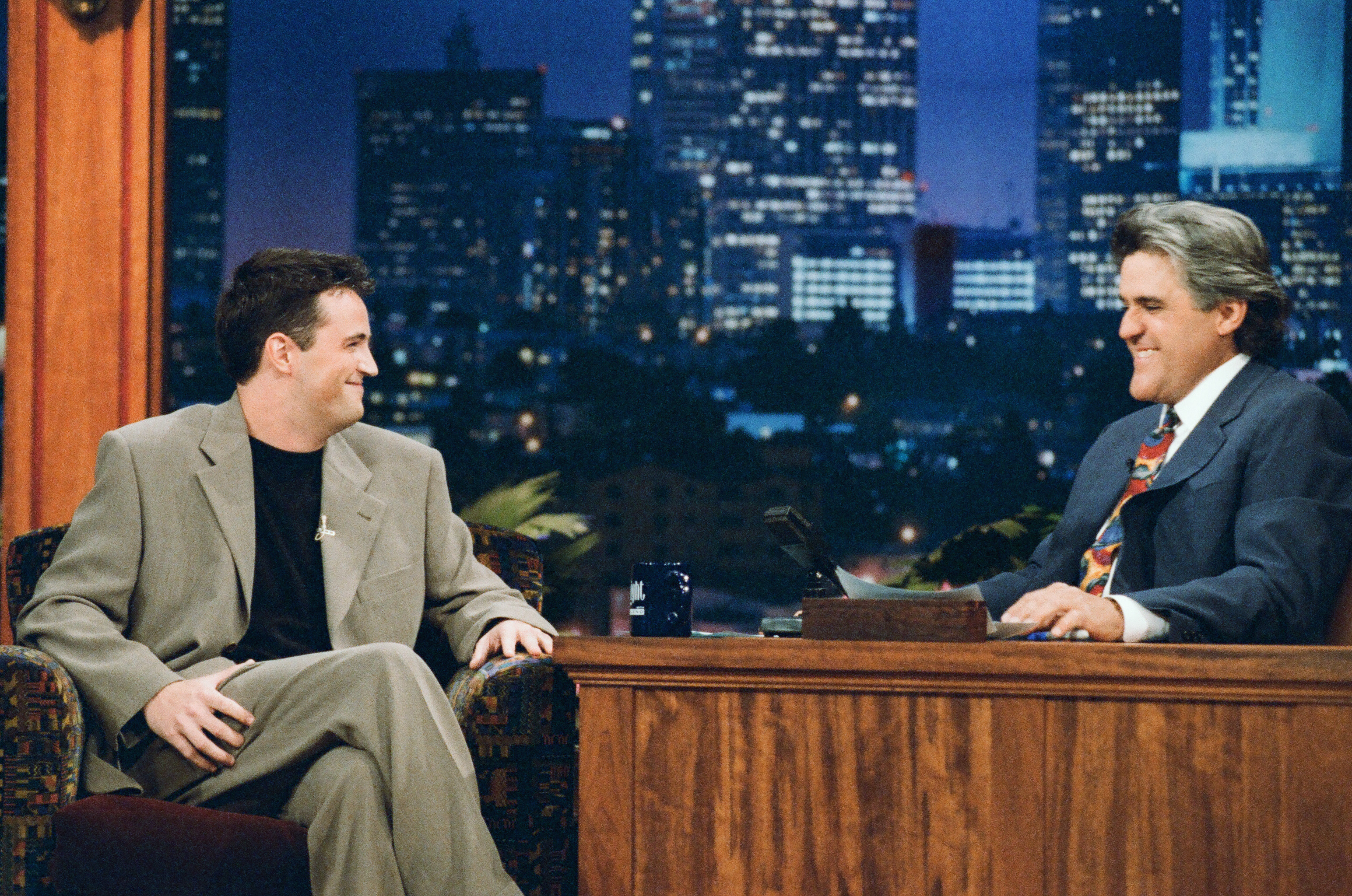 Matthew Perry lors d'une apparition au "Tonight Show with Jay Leno" le 30 août 1995. | Source : Getty Images
