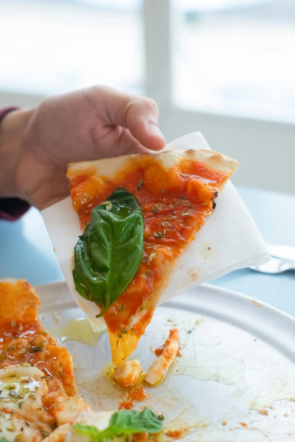 Manger une pizza | Source : Pexels