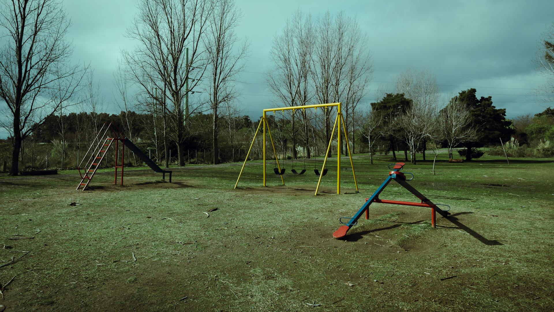Une aire de jeux dans un parc | Source : Pexels